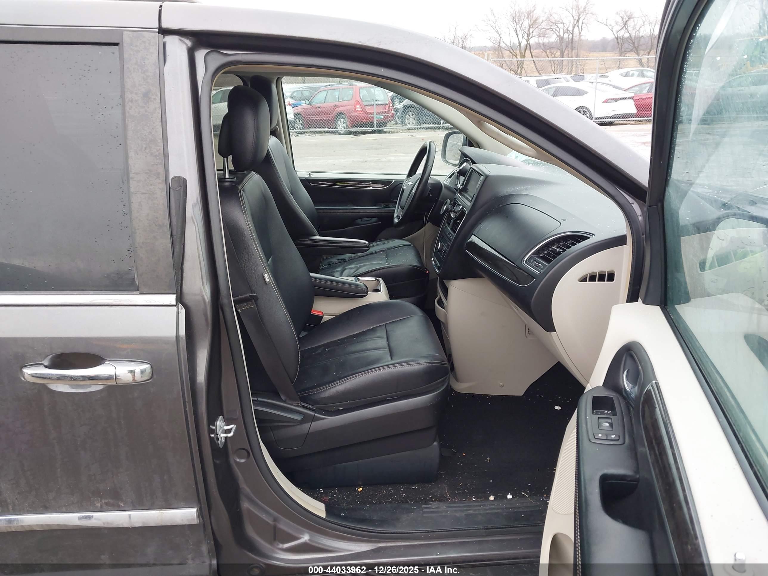 CHRYSLER TOWN image 5