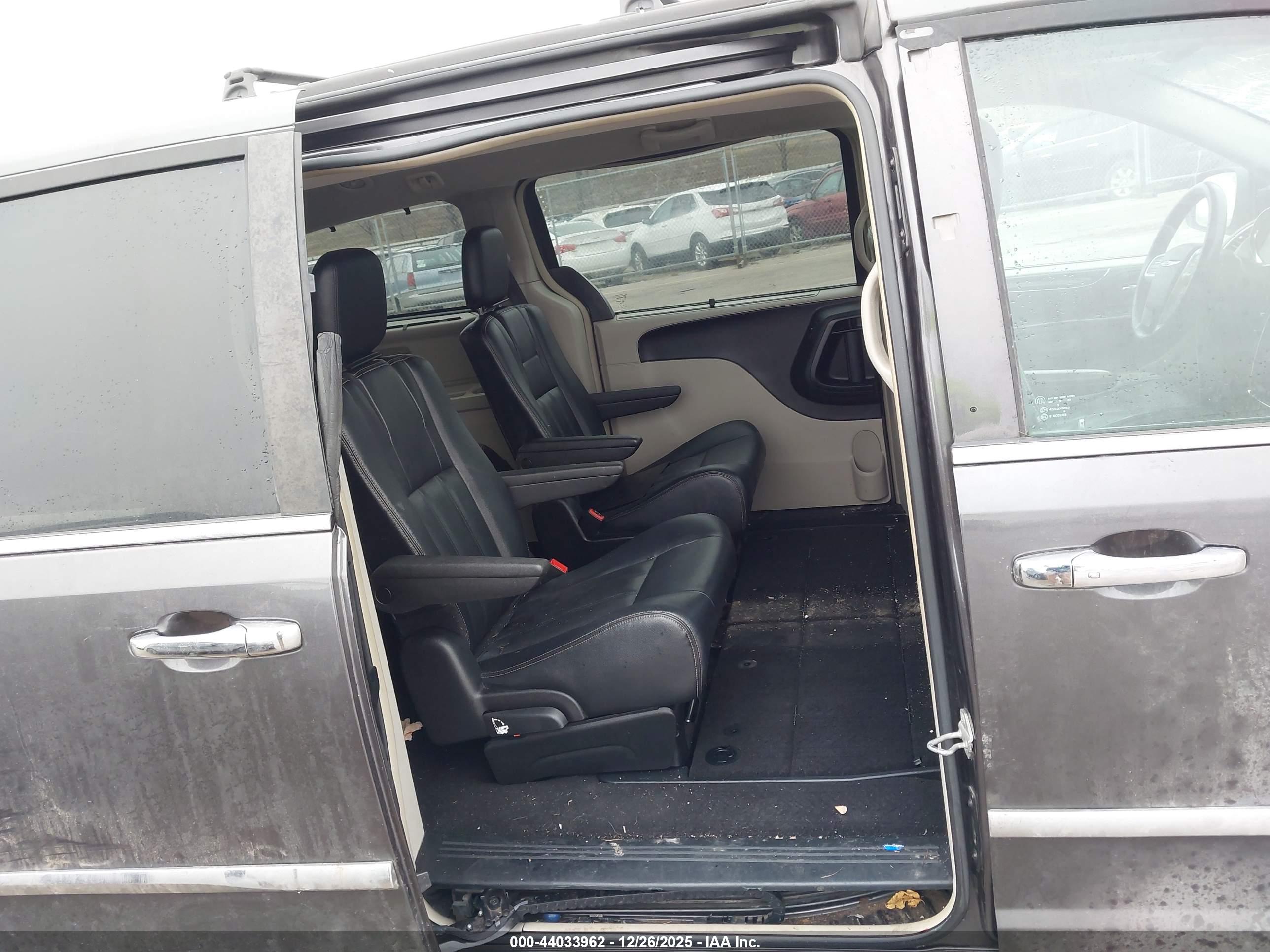 CHRYSLER TOWN image 8