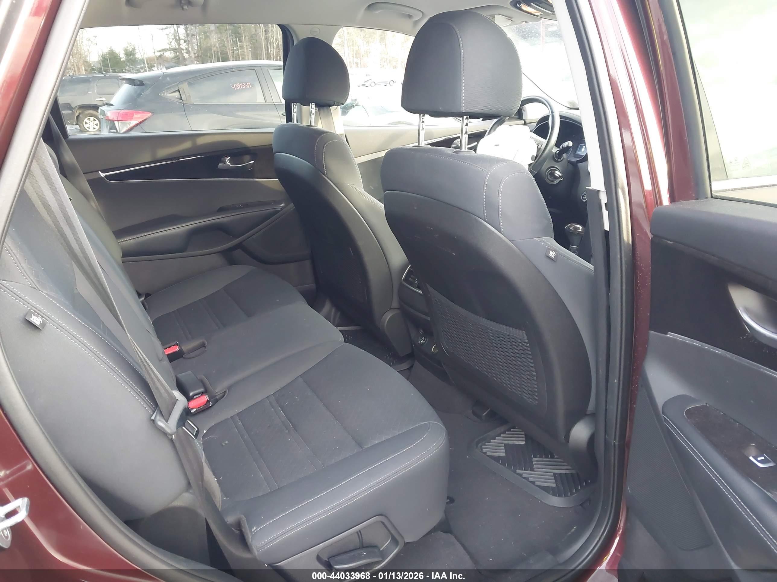 KIA SORENTO image 8