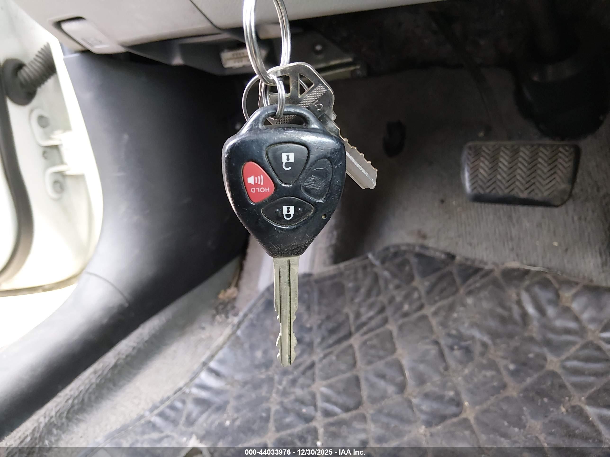 TOYOTA RAV4 image 11