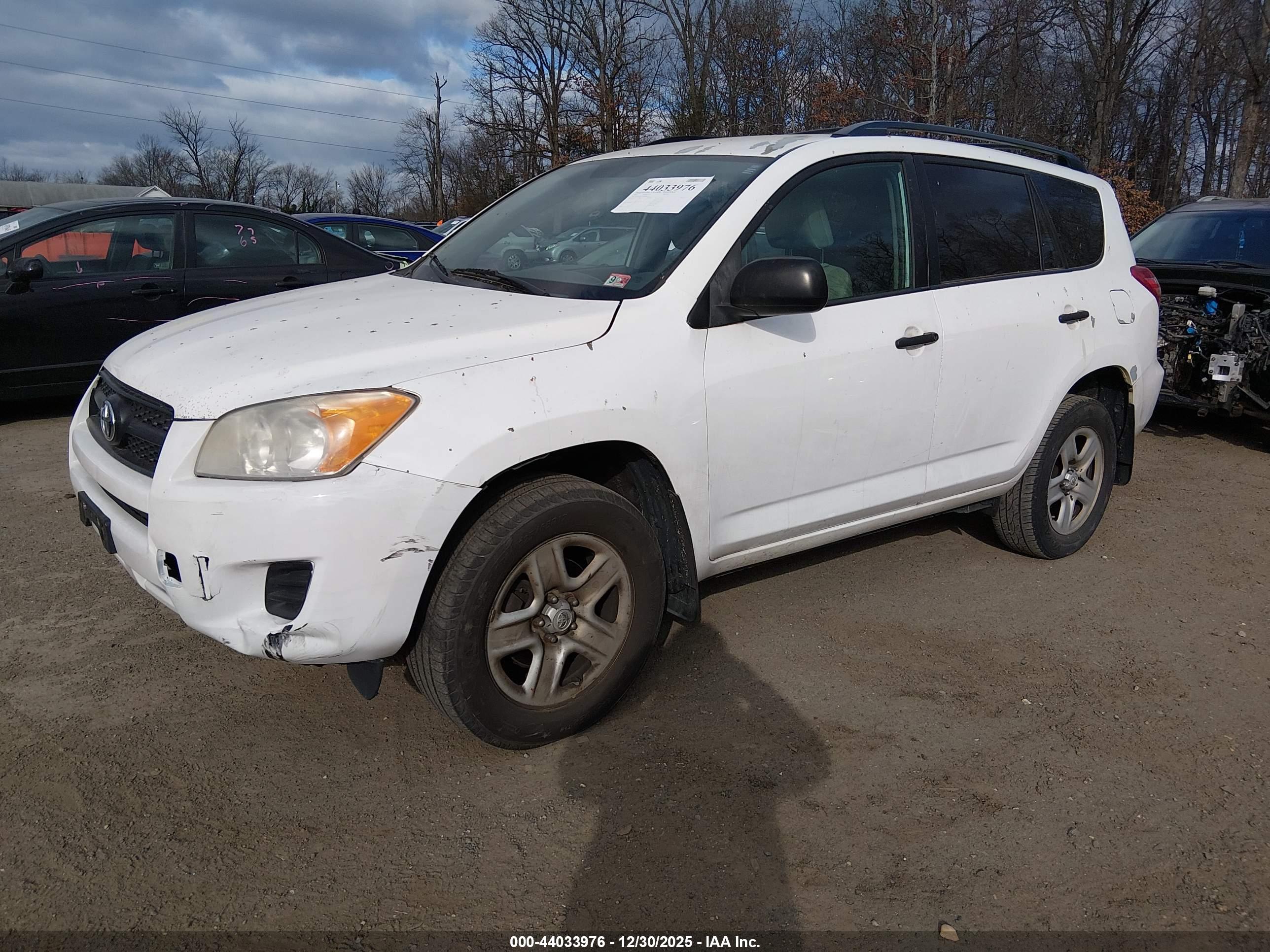 TOYOTA RAV4 image 2