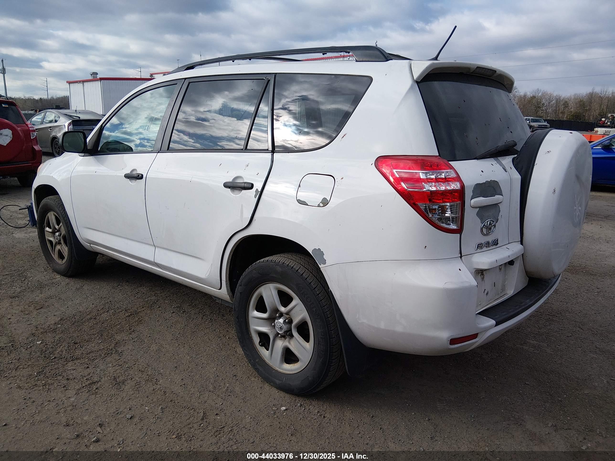 TOYOTA RAV4 image 3