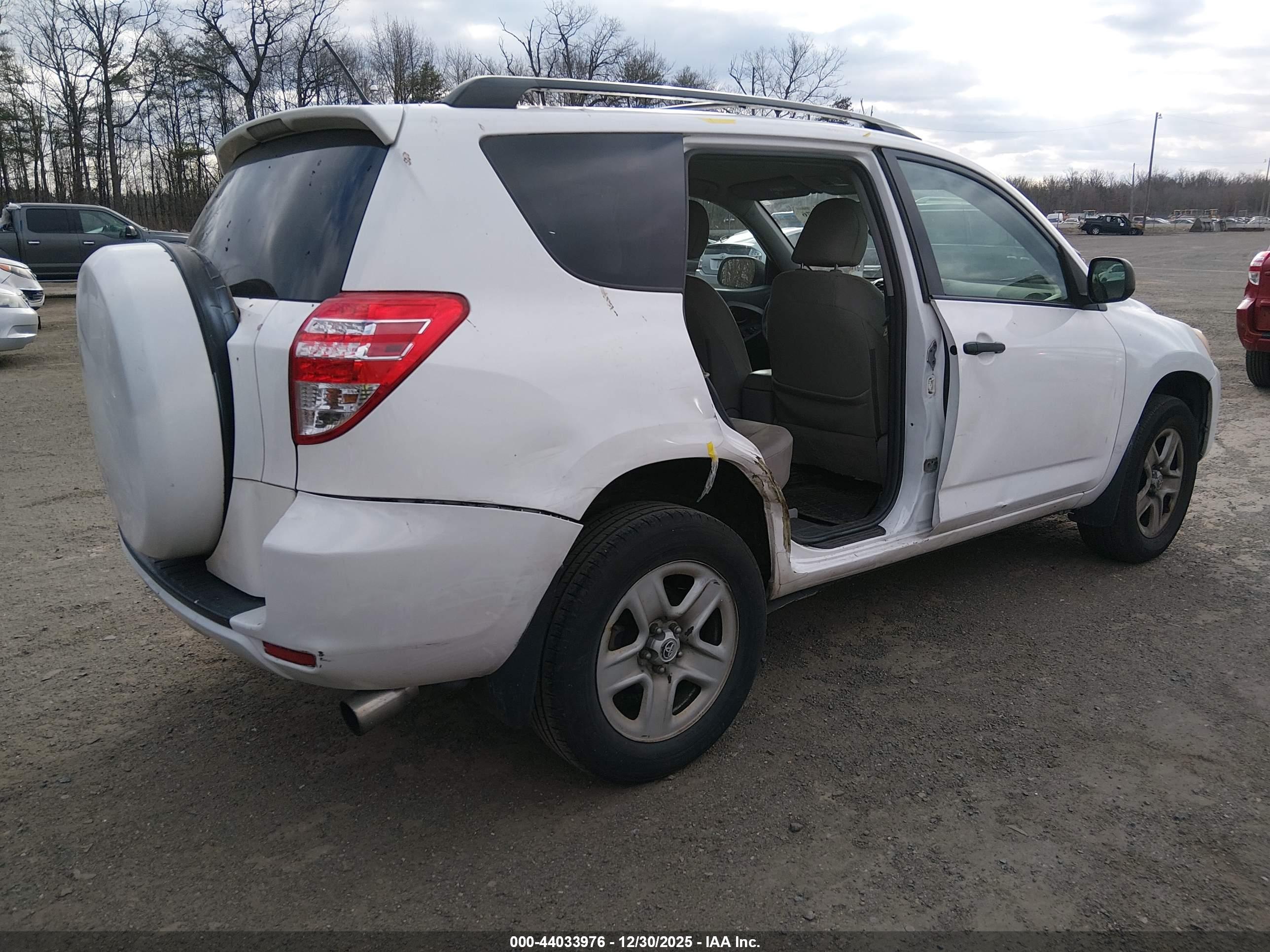 TOYOTA RAV4 image 4