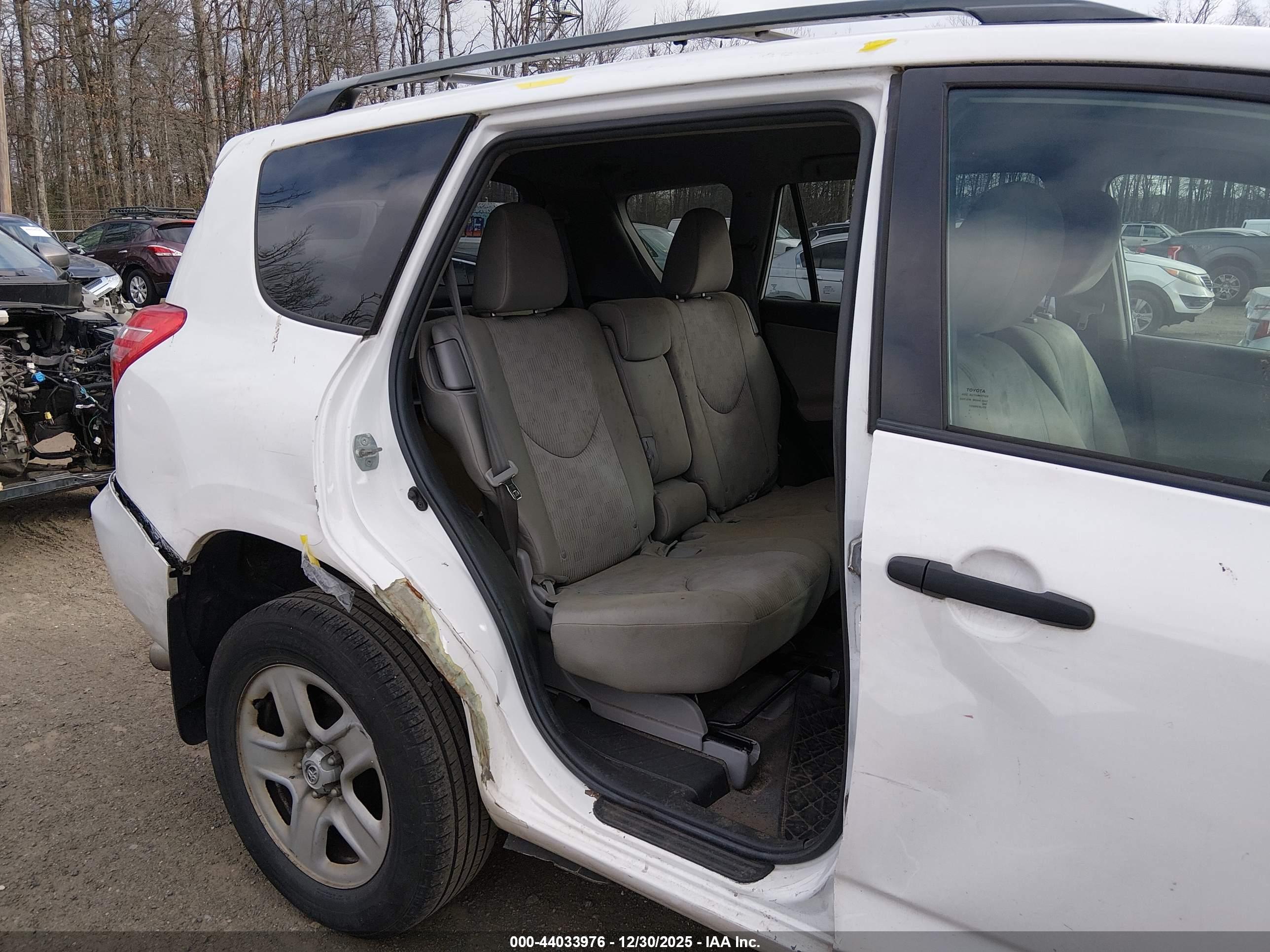 TOYOTA RAV4 image 6