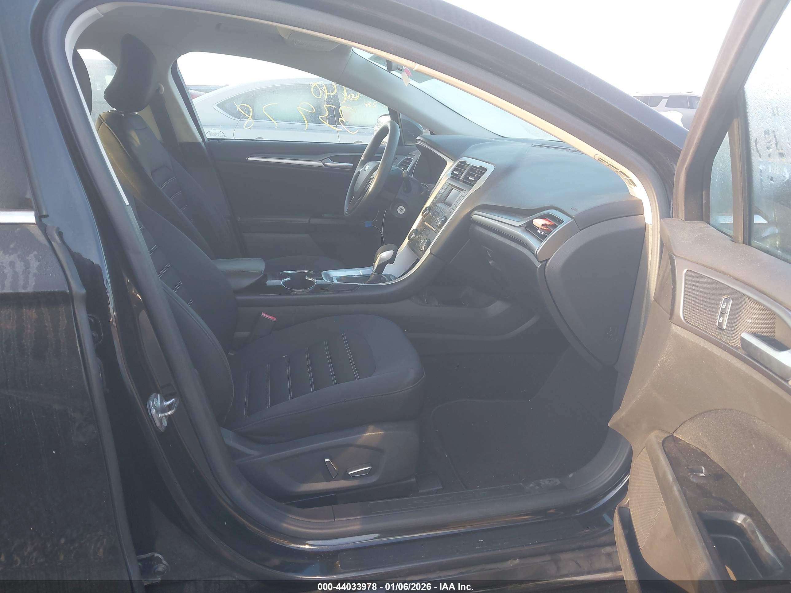 FORD FUSION image 5