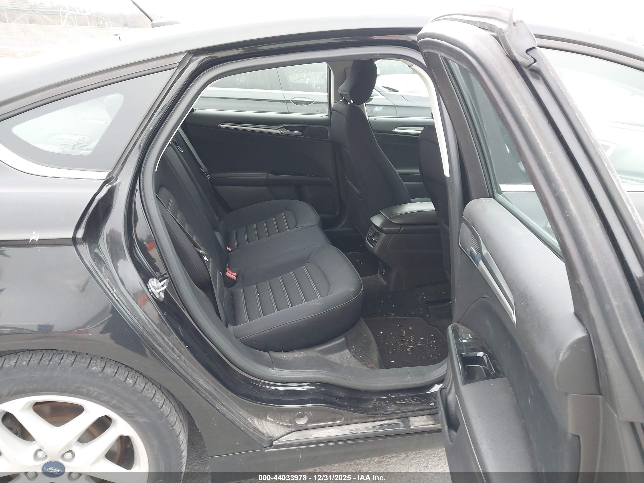 FORD FUSION image 8
