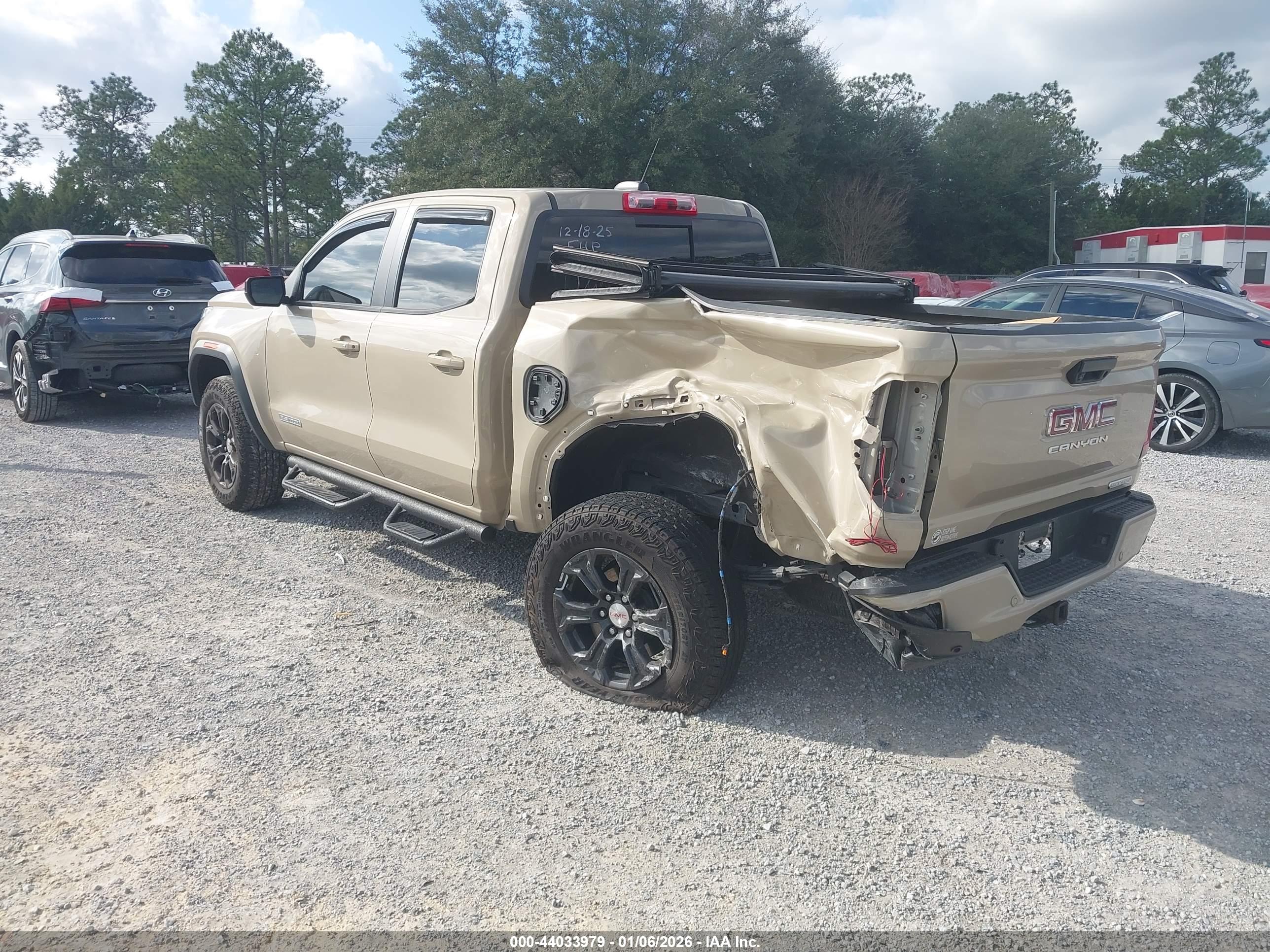 GMC CANYON image 3