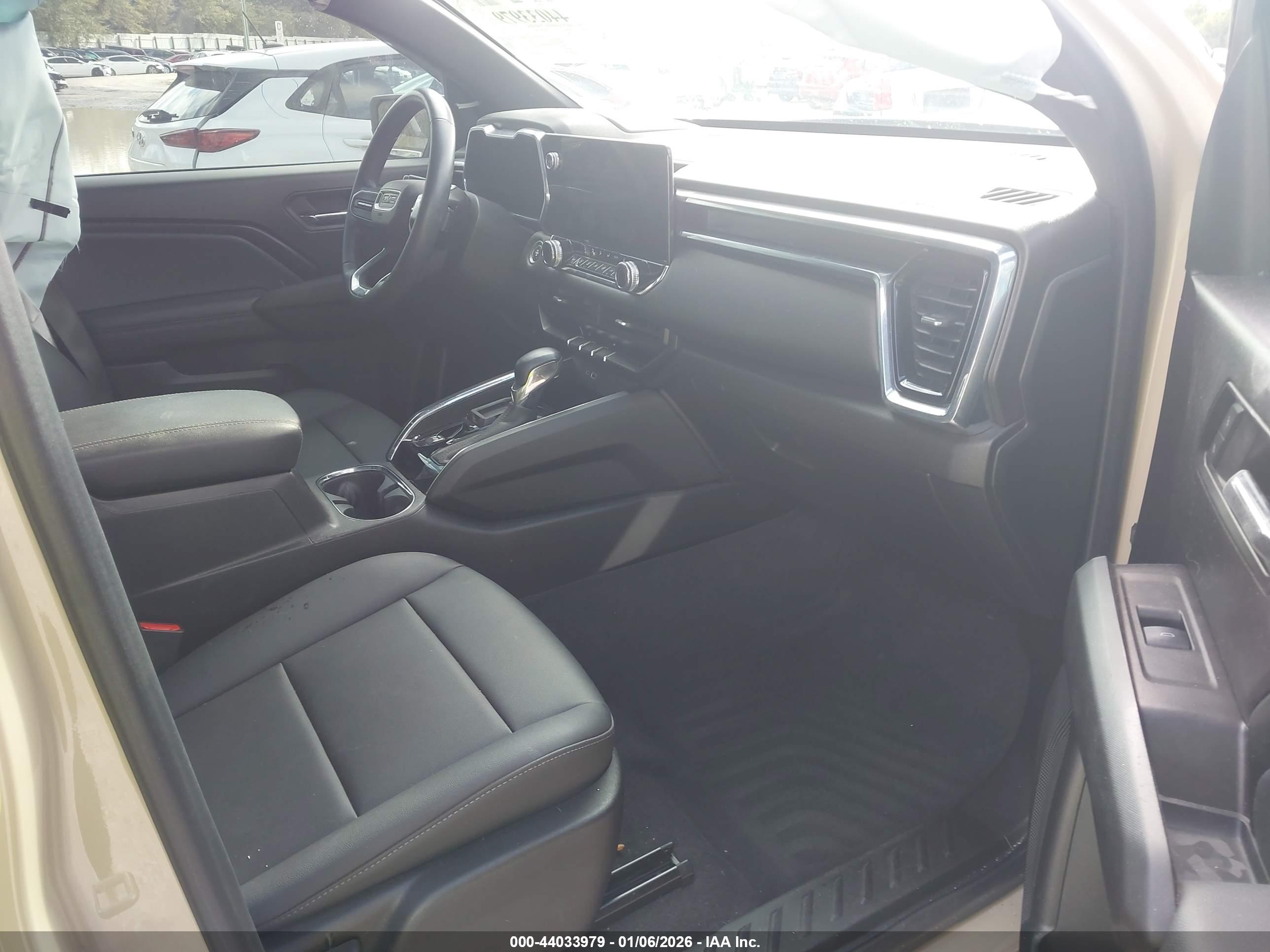 GMC CANYON image 5