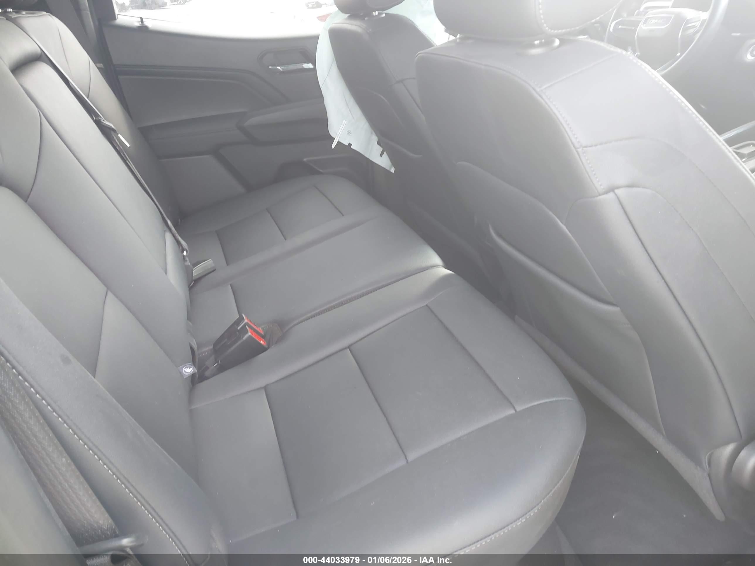 GMC CANYON image 8