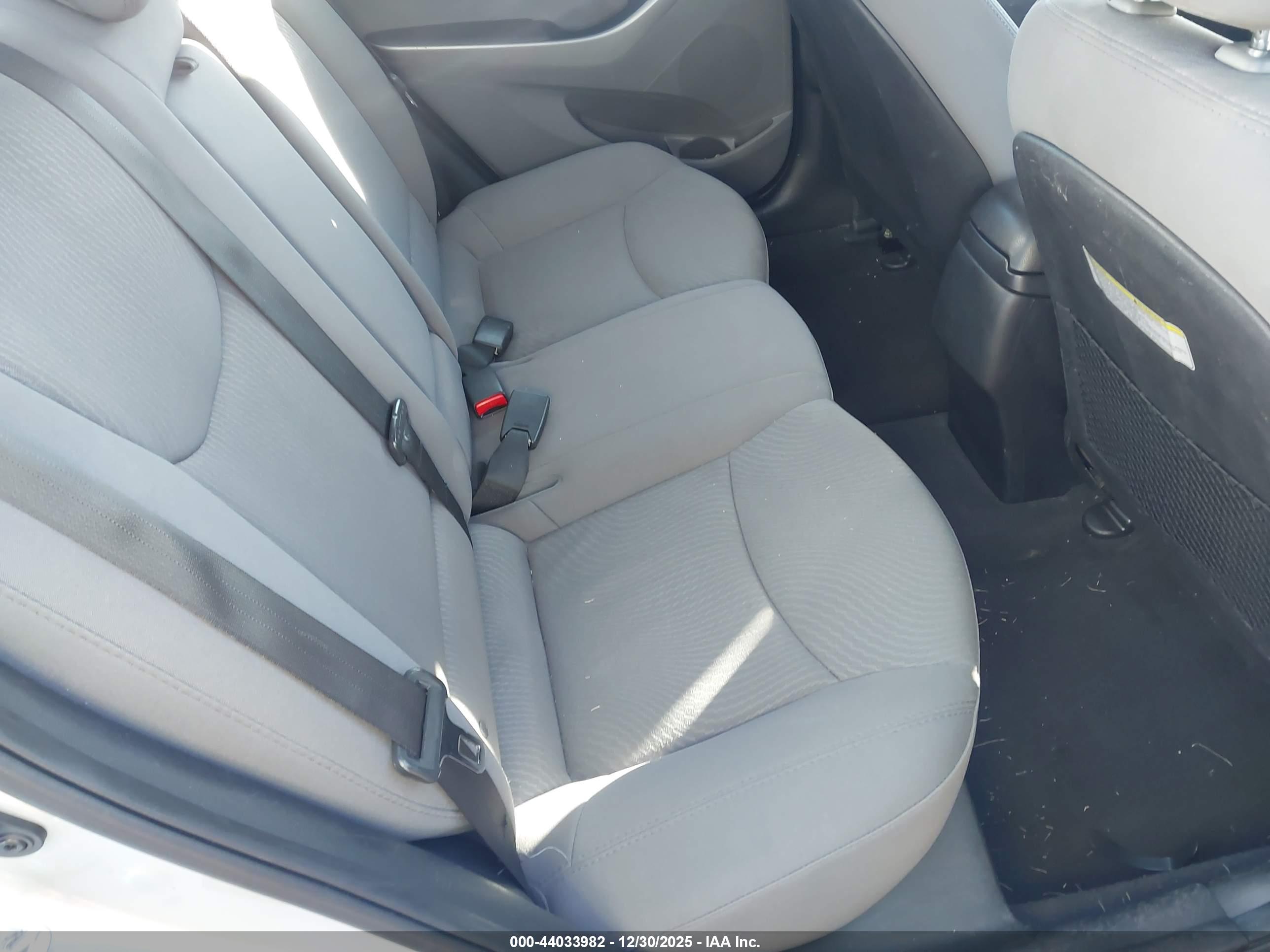 HYUNDAI ELANTRA image 8