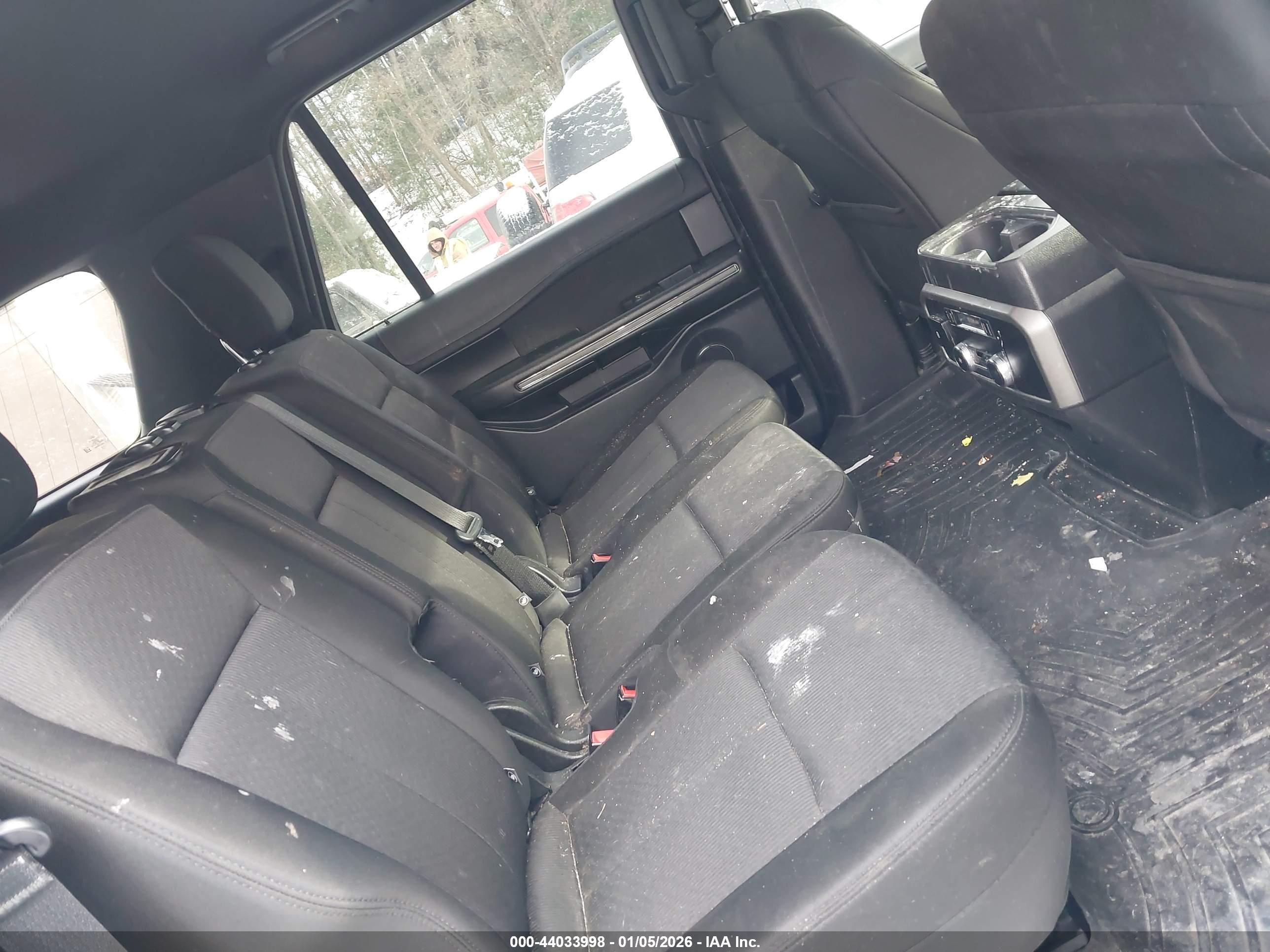 FORD EXPEDITION image 8