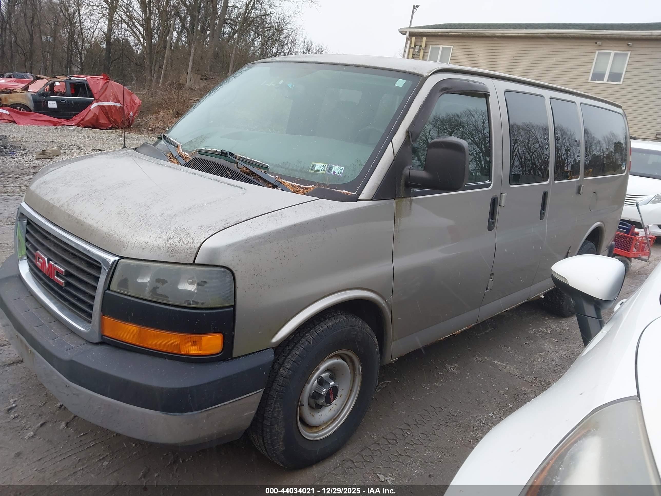 GMC SAVANA image 2