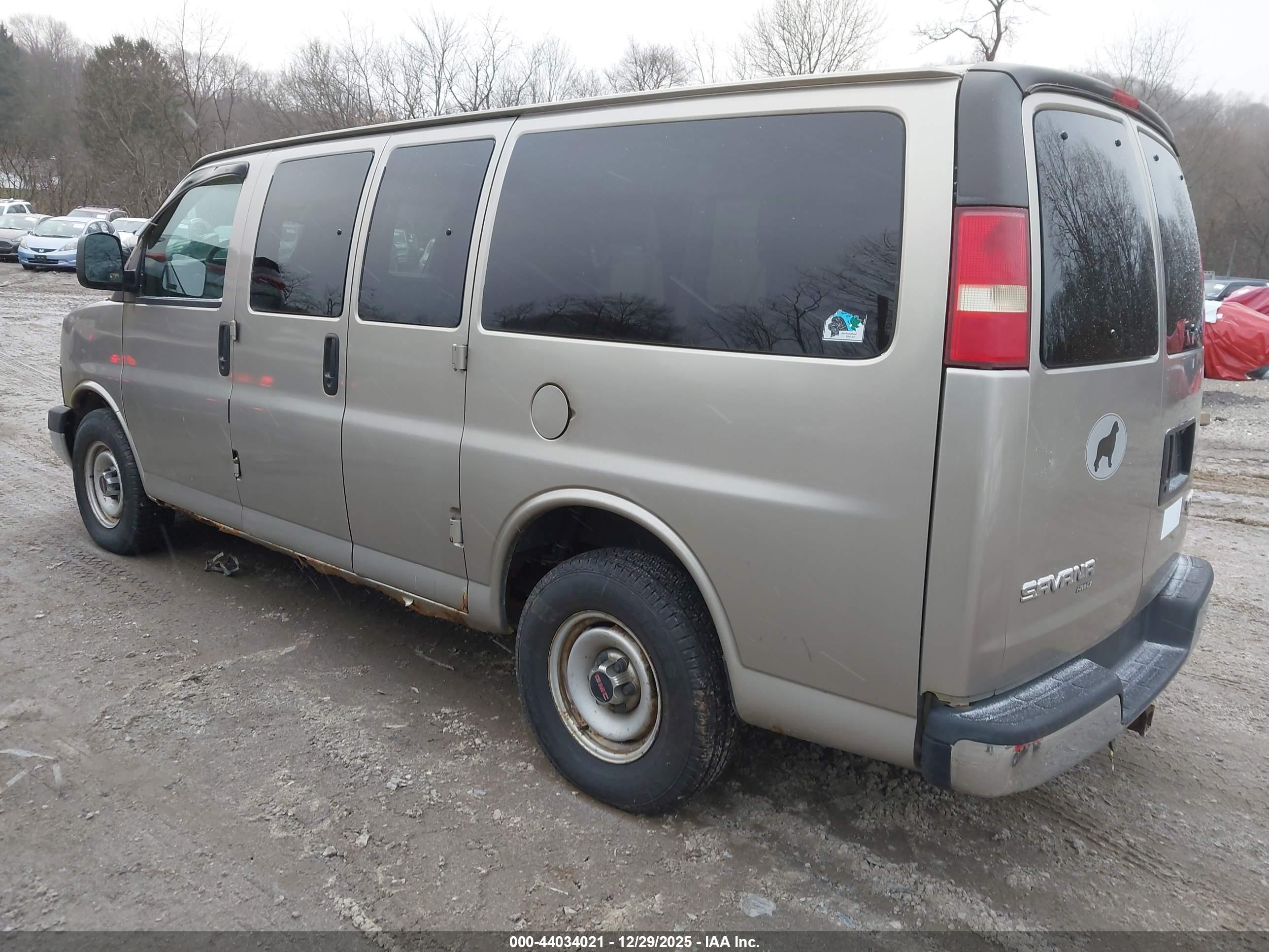 GMC SAVANA image 3
