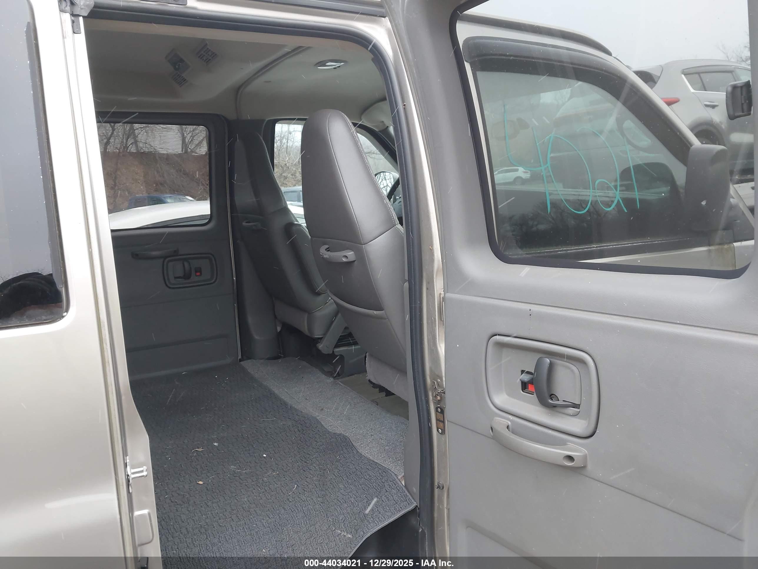 GMC SAVANA image 8