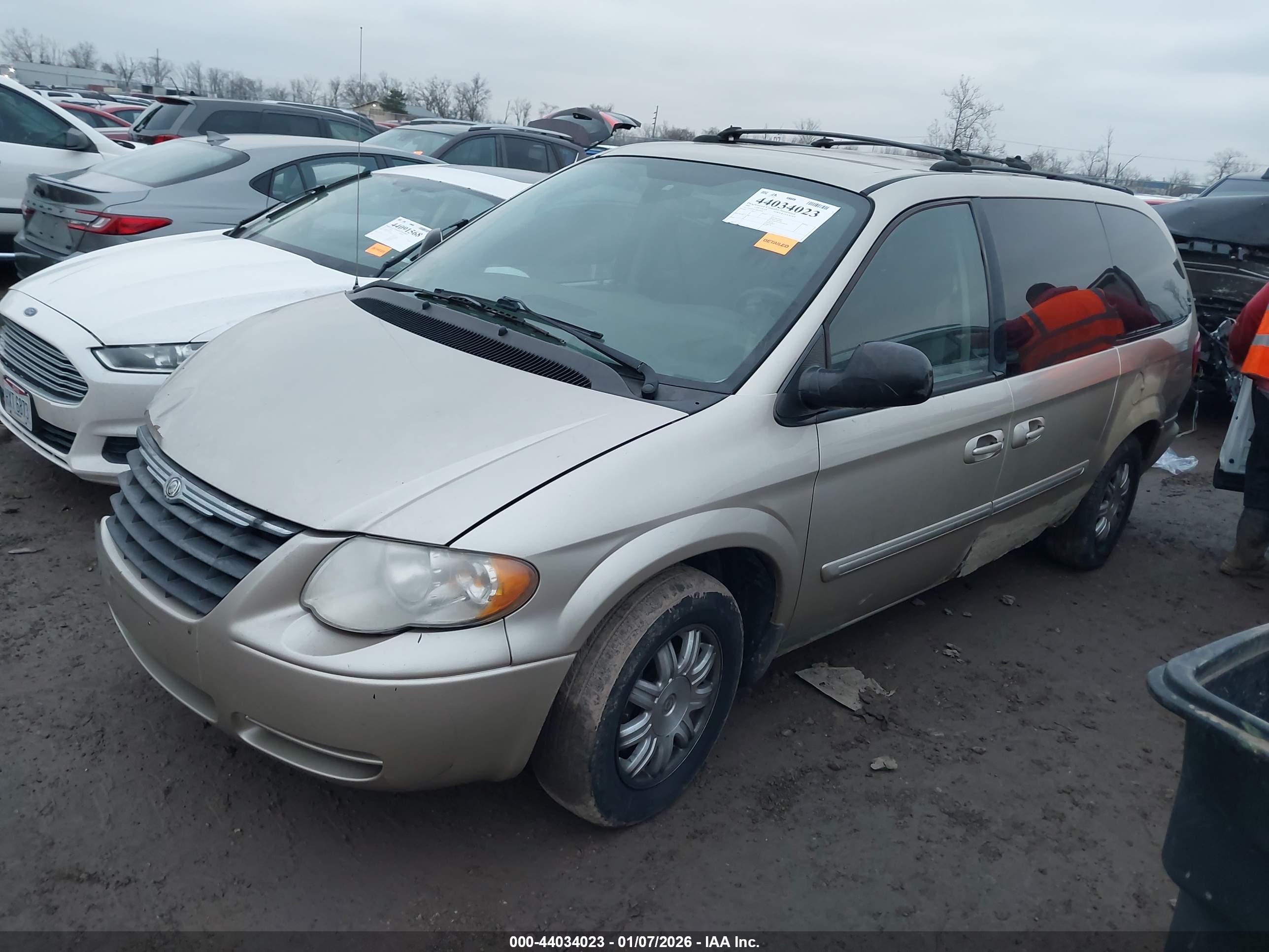 CHRYSLER TOWN image 2