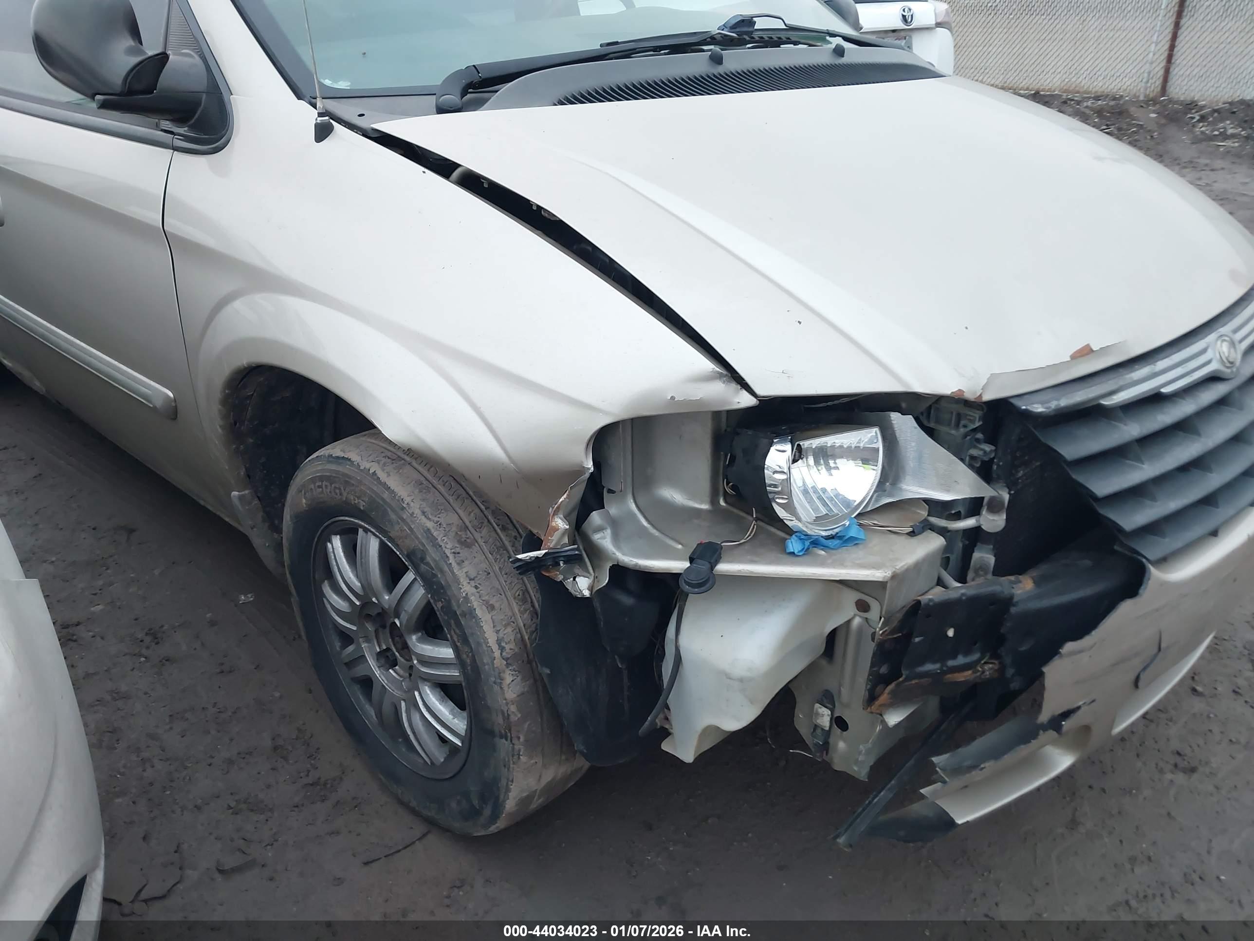 CHRYSLER TOWN image 6