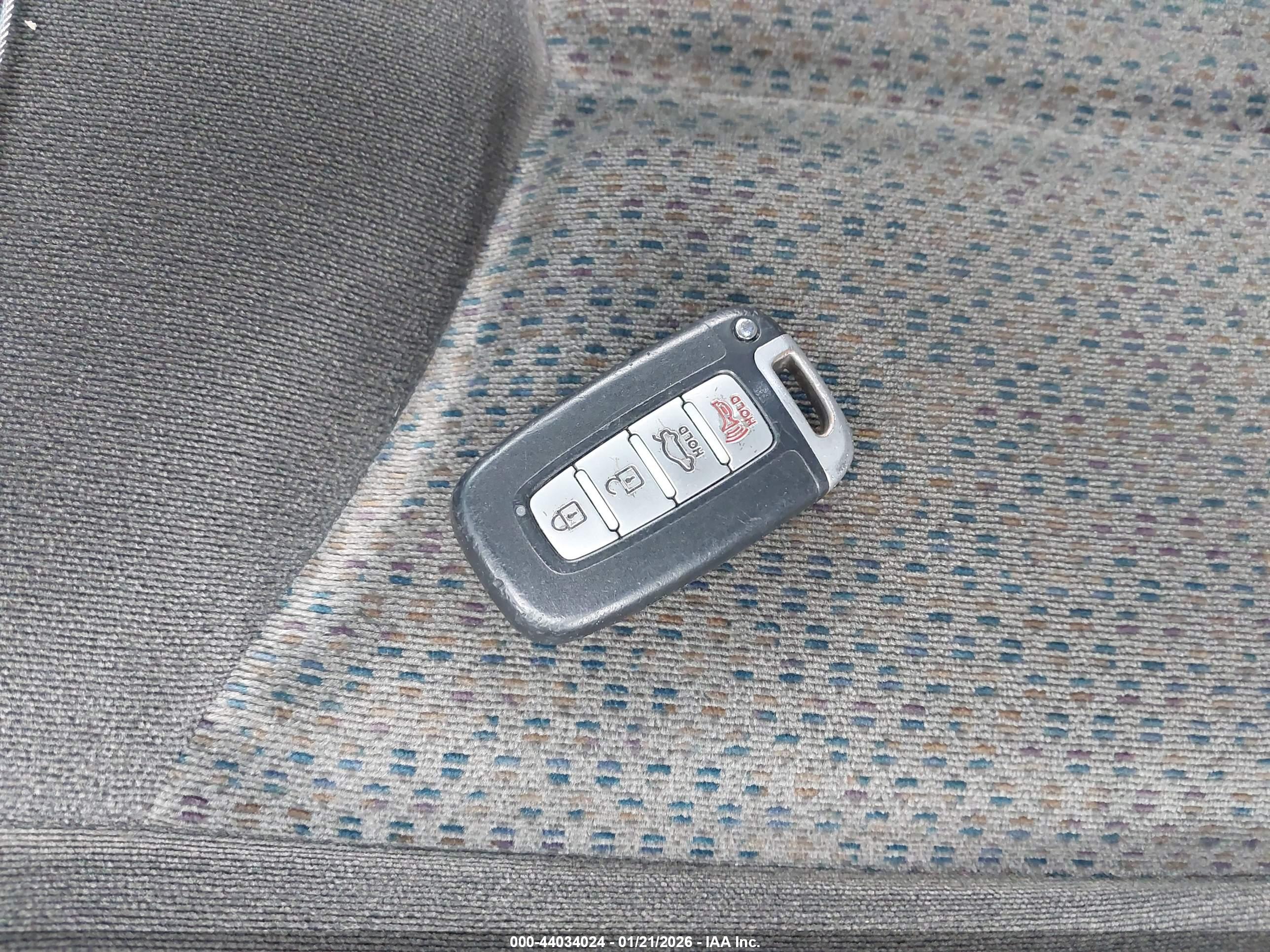 HYUNDAI ELANTRA image 11