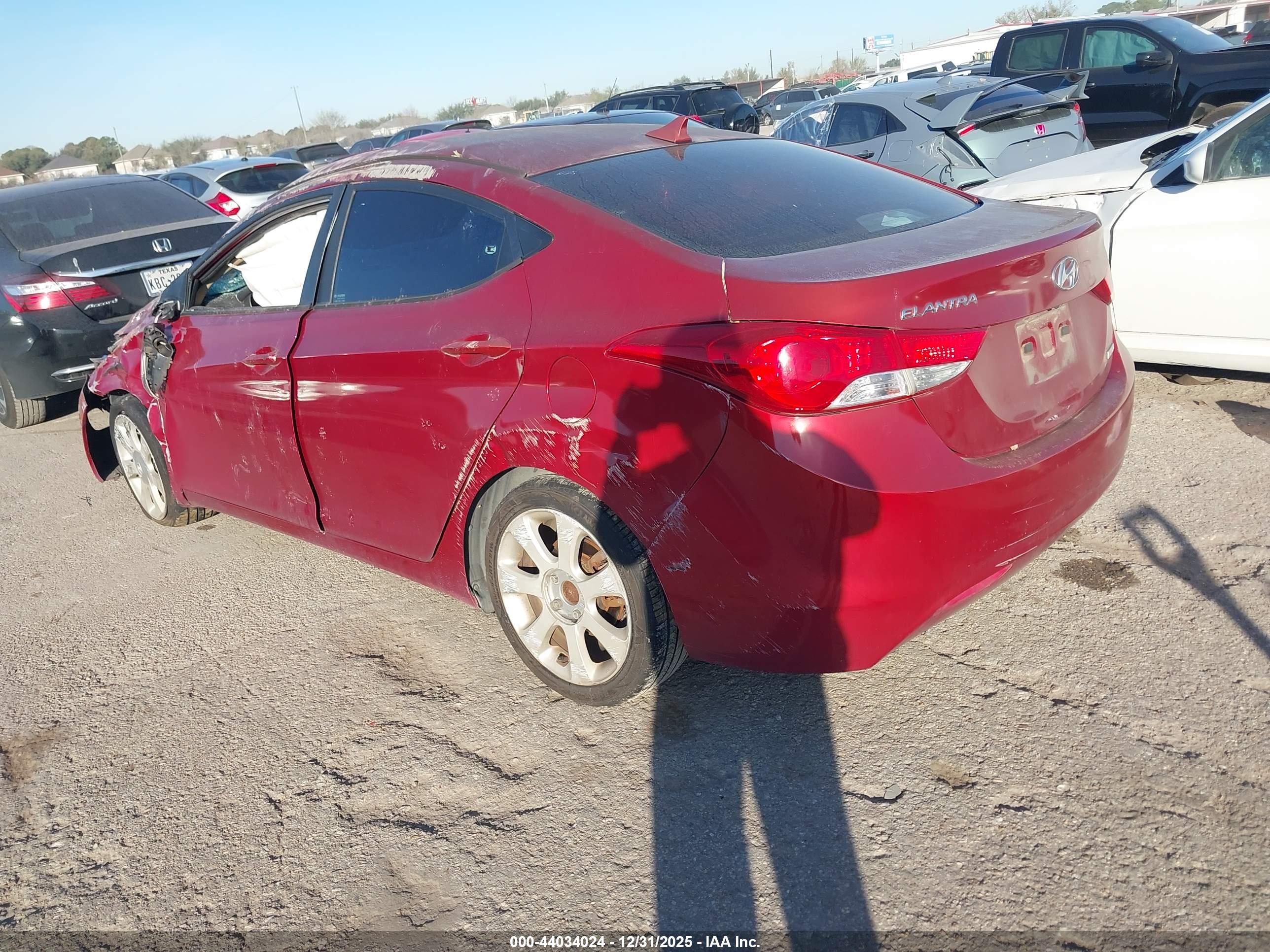 HYUNDAI ELANTRA image 3