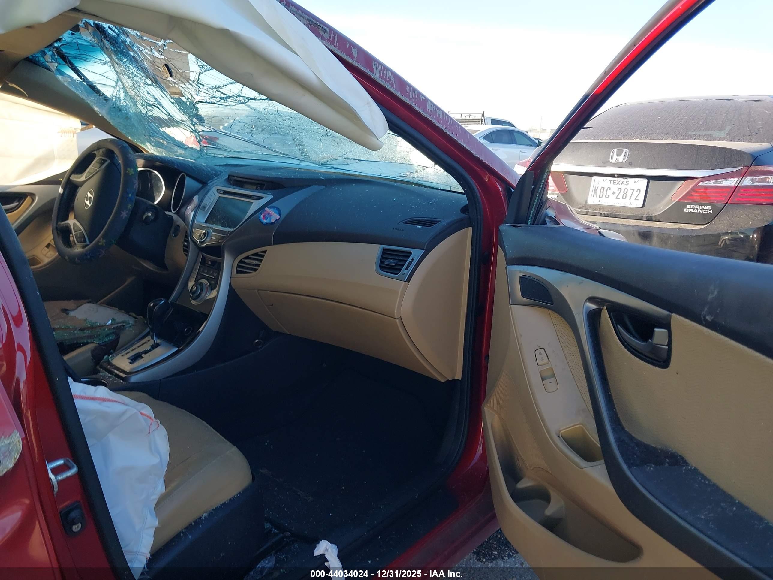 HYUNDAI ELANTRA image 5