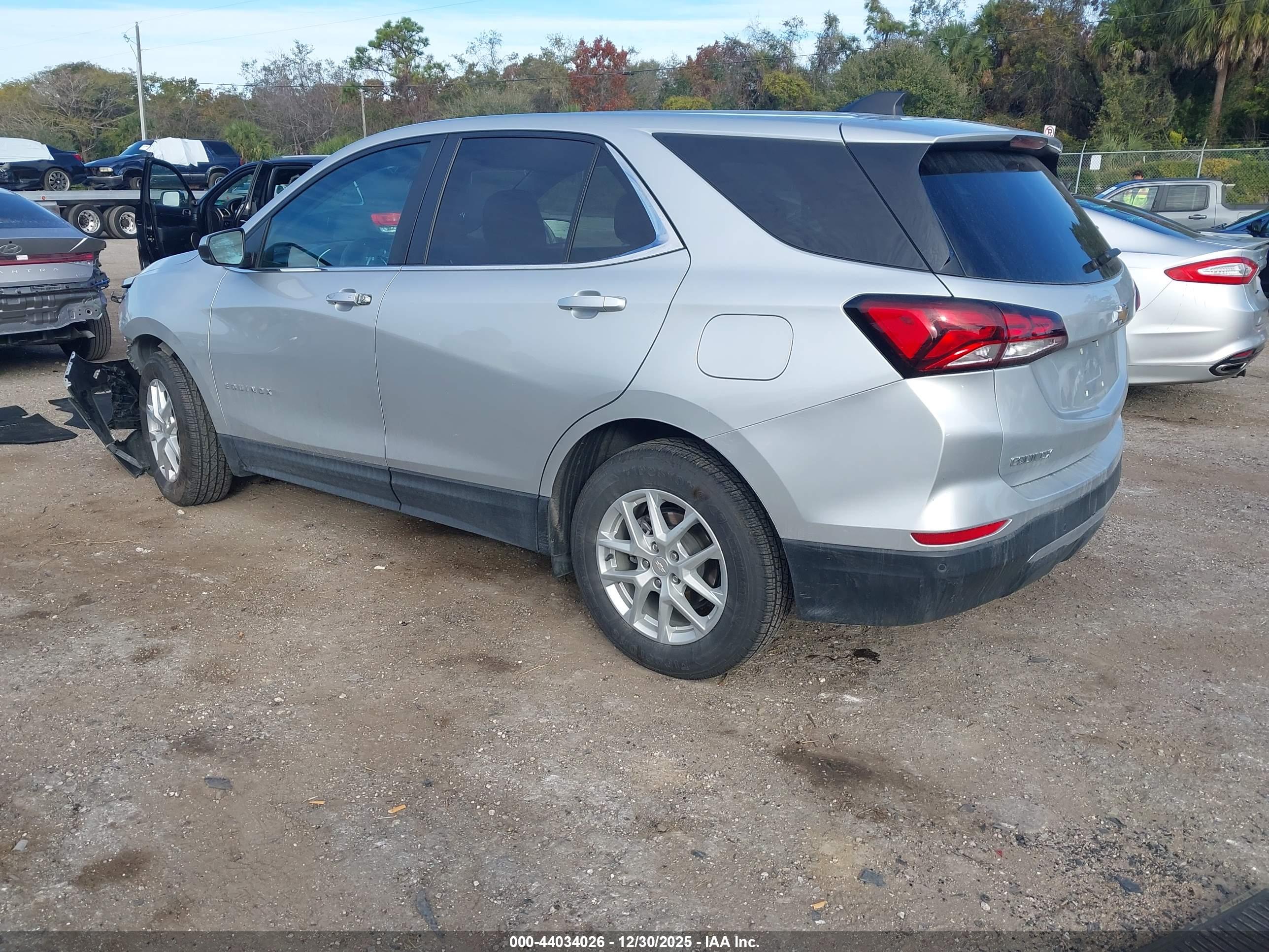 CHEVROLET EQUINOX image 3