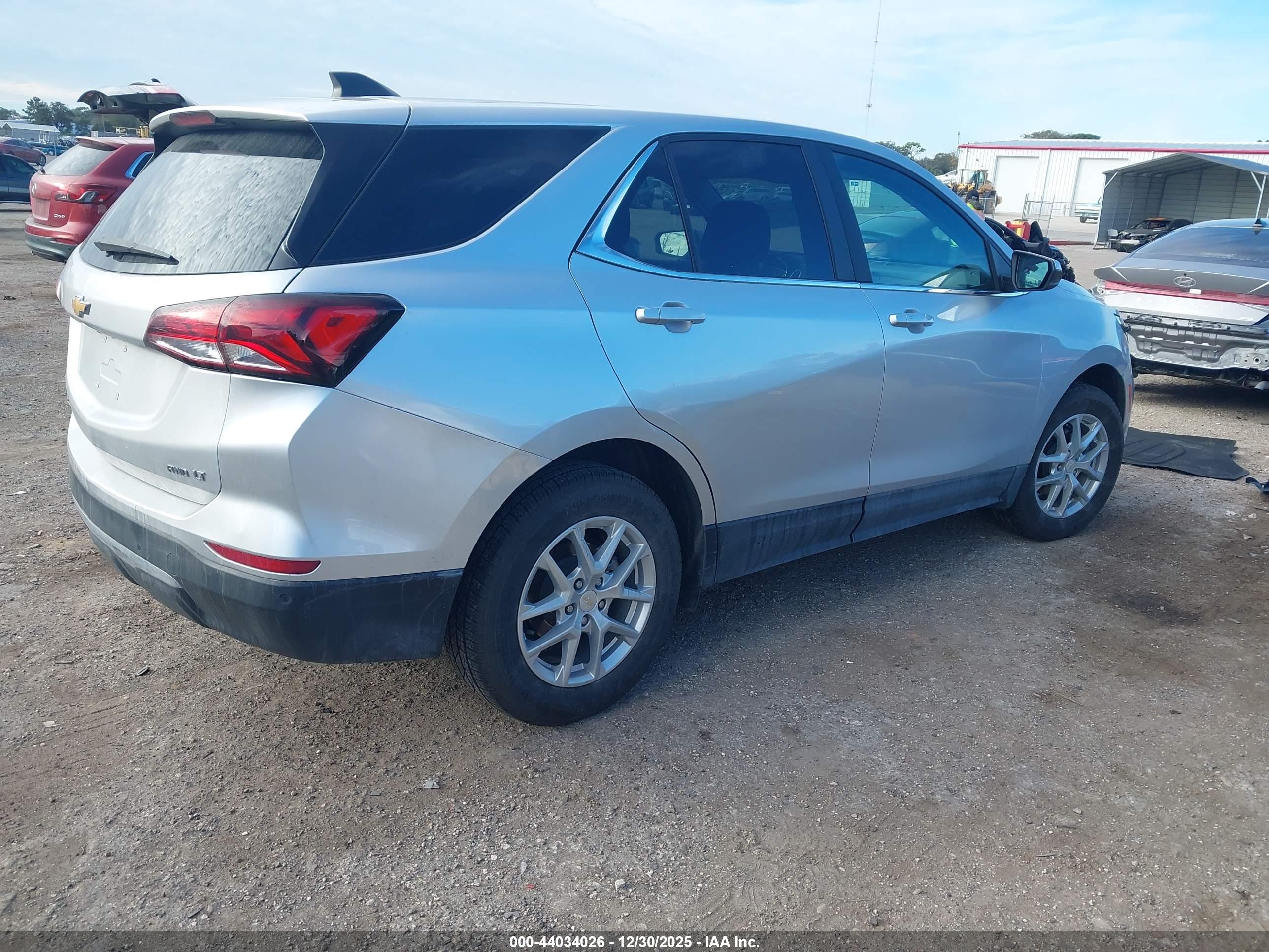 CHEVROLET EQUINOX image 4