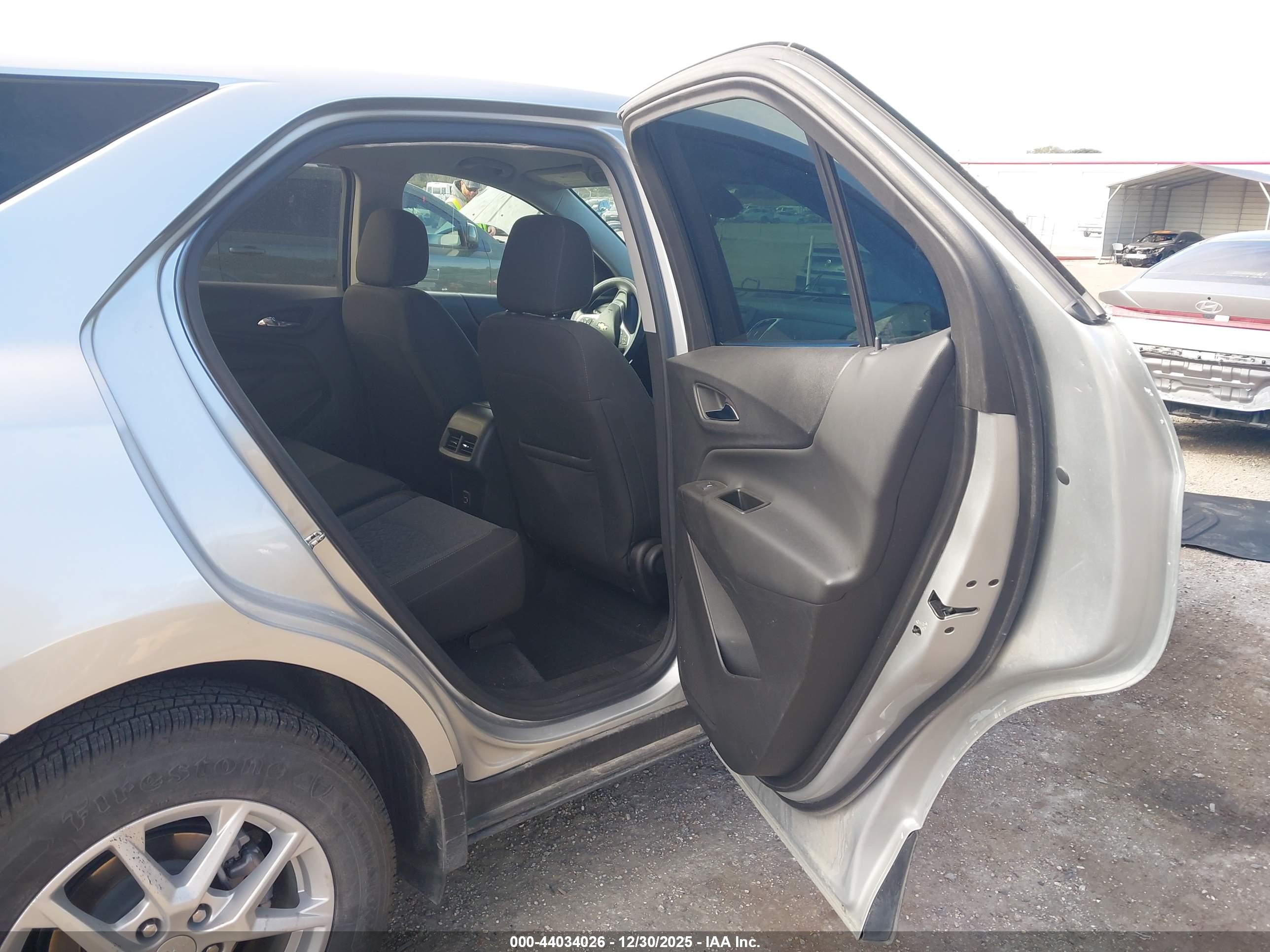 CHEVROLET EQUINOX image 8