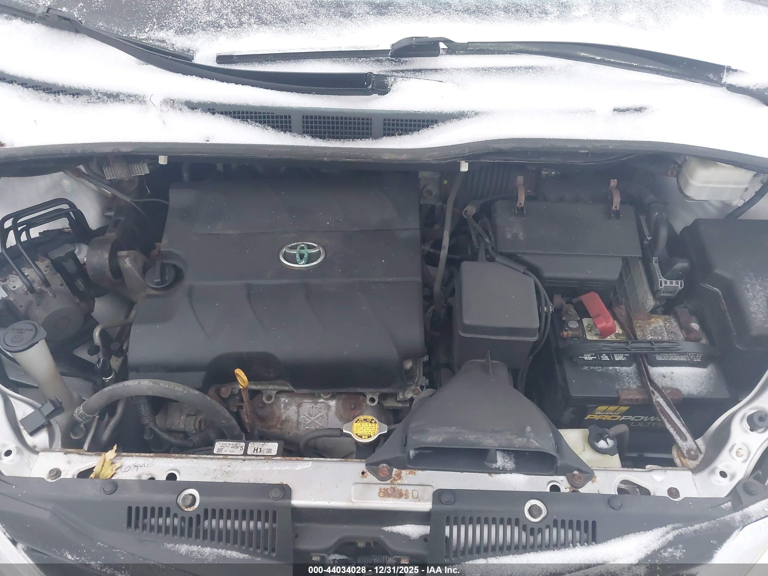 TOYOTA SIENNA image 10