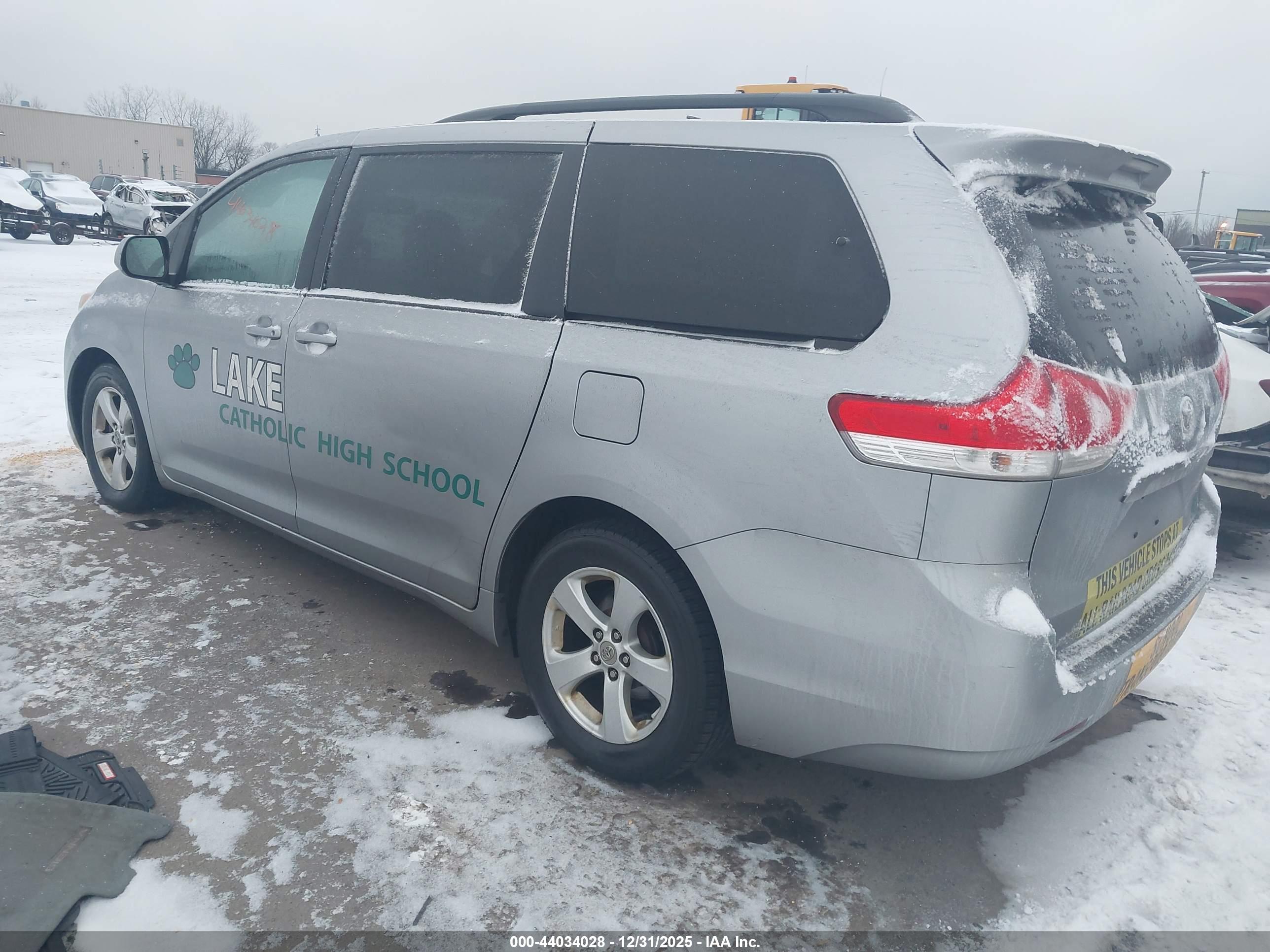 TOYOTA SIENNA image 3