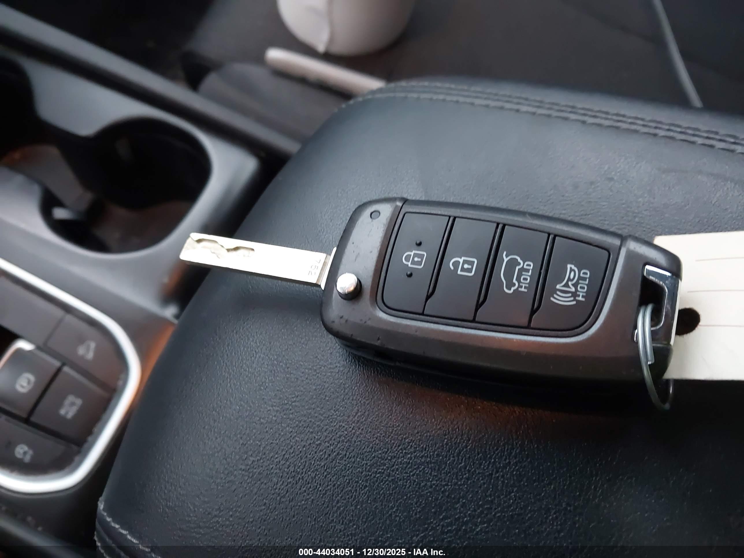HYUNDAI SANTA image 11