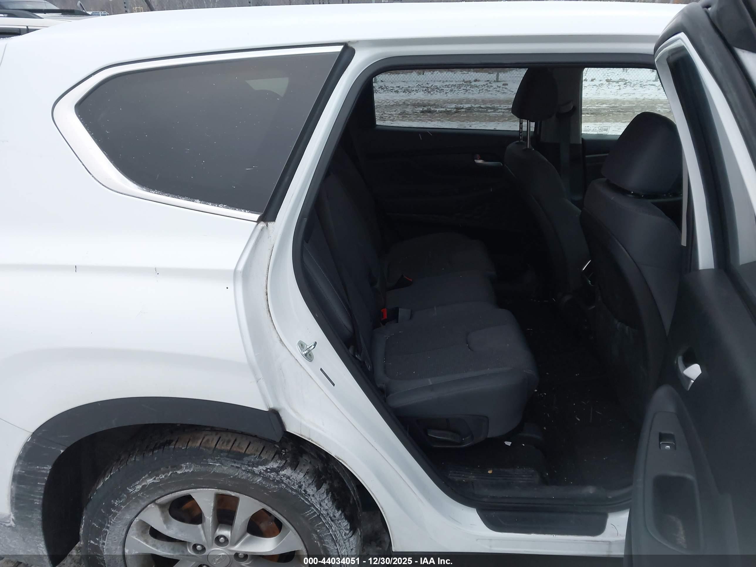 HYUNDAI SANTA image 8