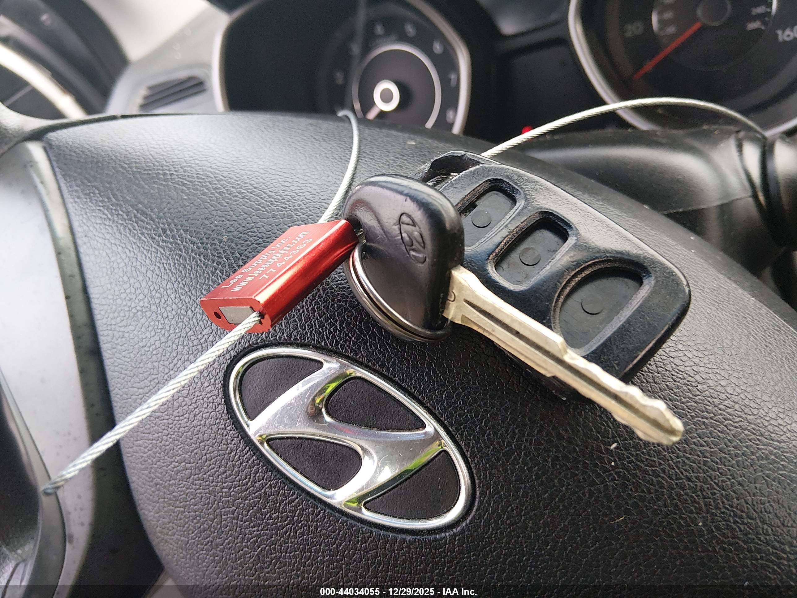 HYUNDAI ELANTRA image 11