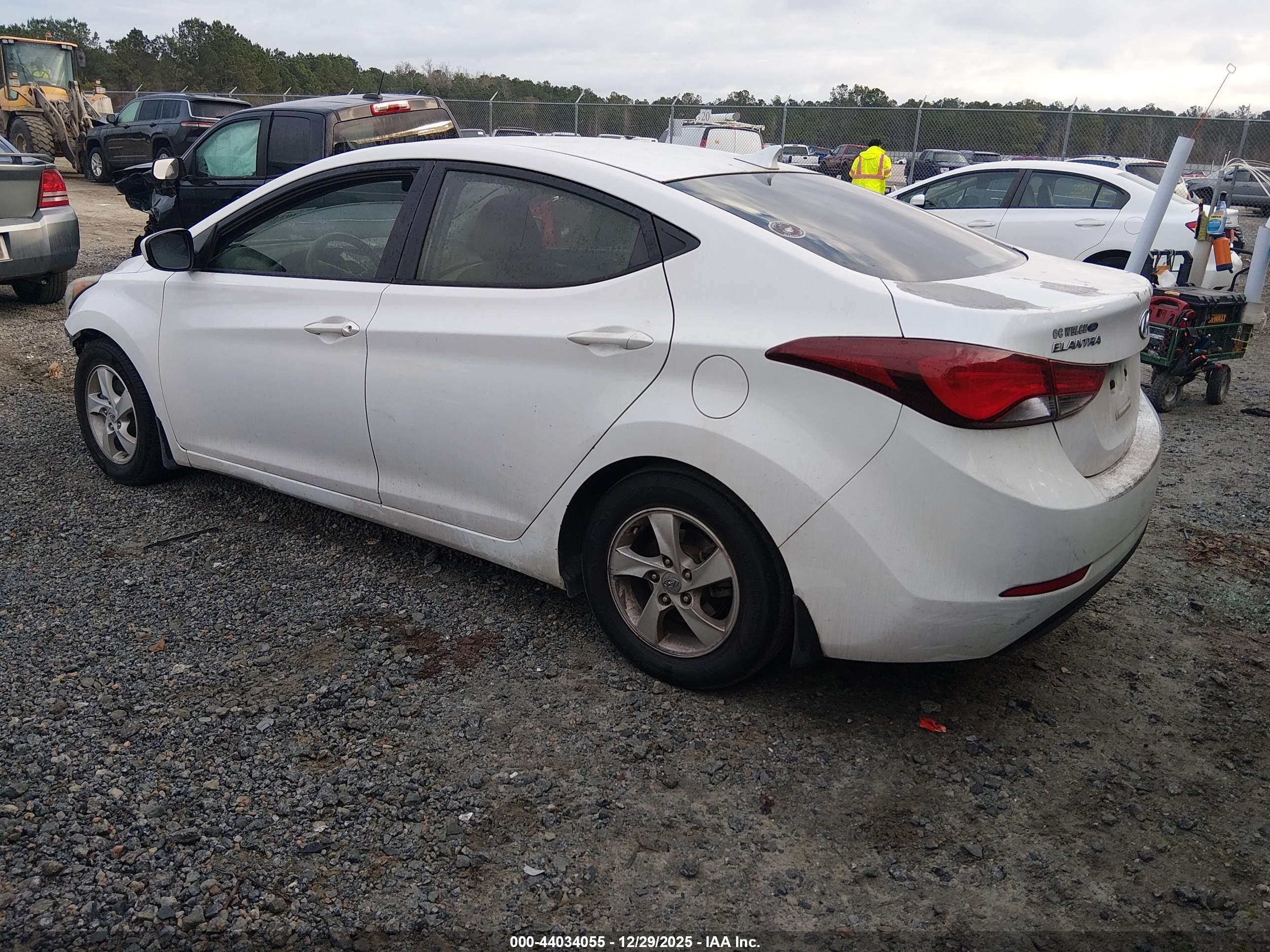 HYUNDAI ELANTRA image 3