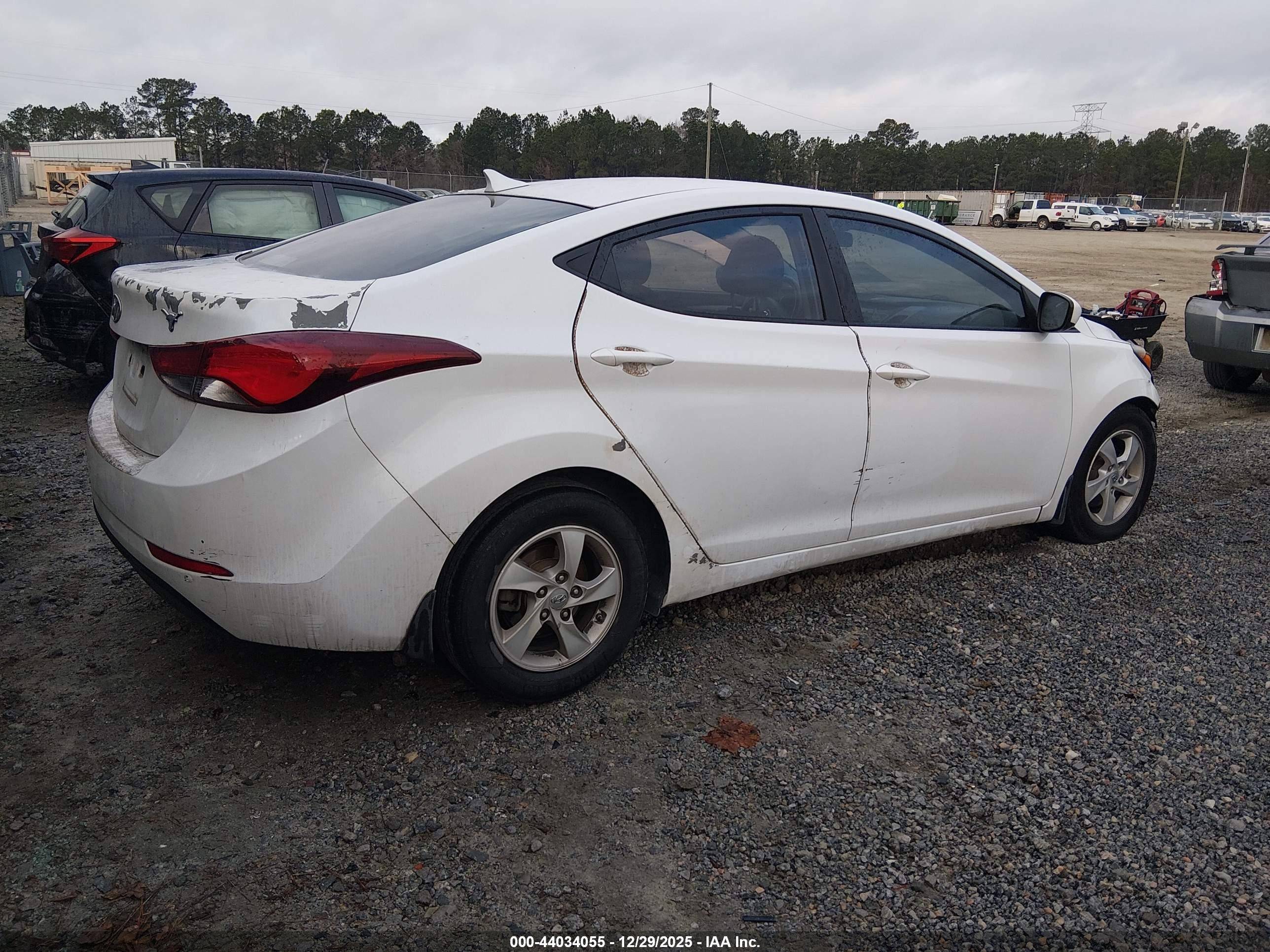 HYUNDAI ELANTRA image 4