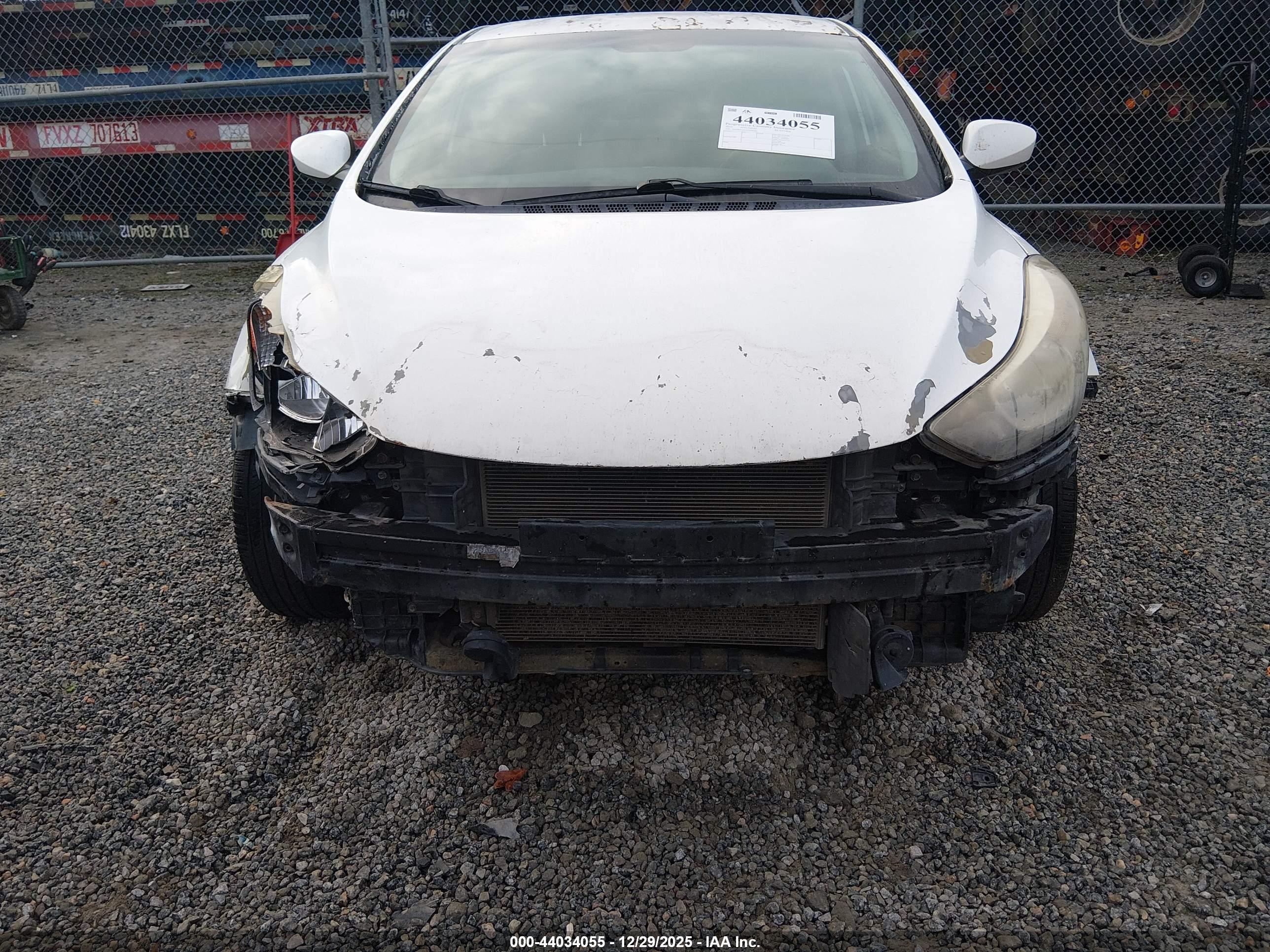 HYUNDAI ELANTRA image 6