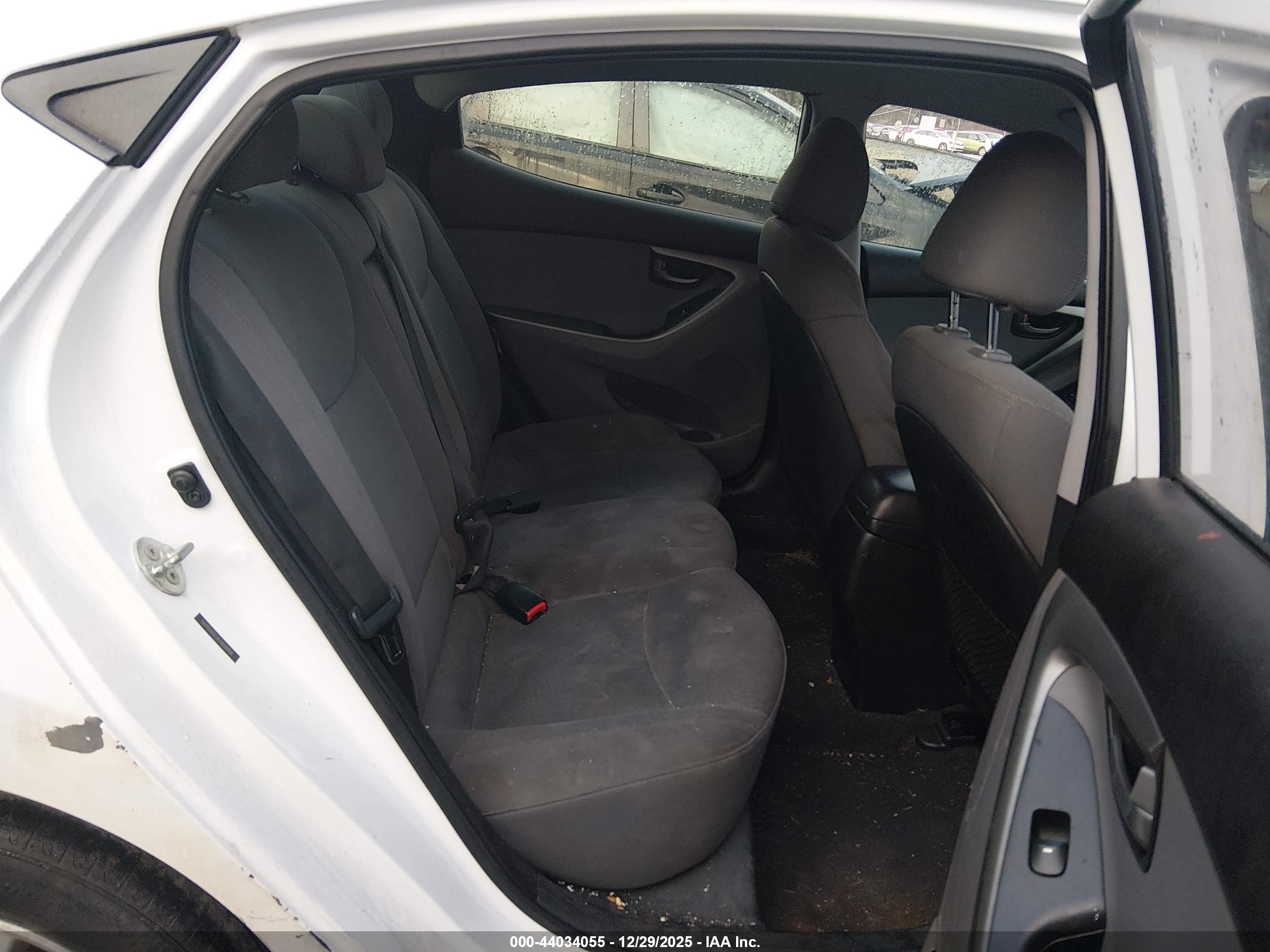 HYUNDAI ELANTRA image 8