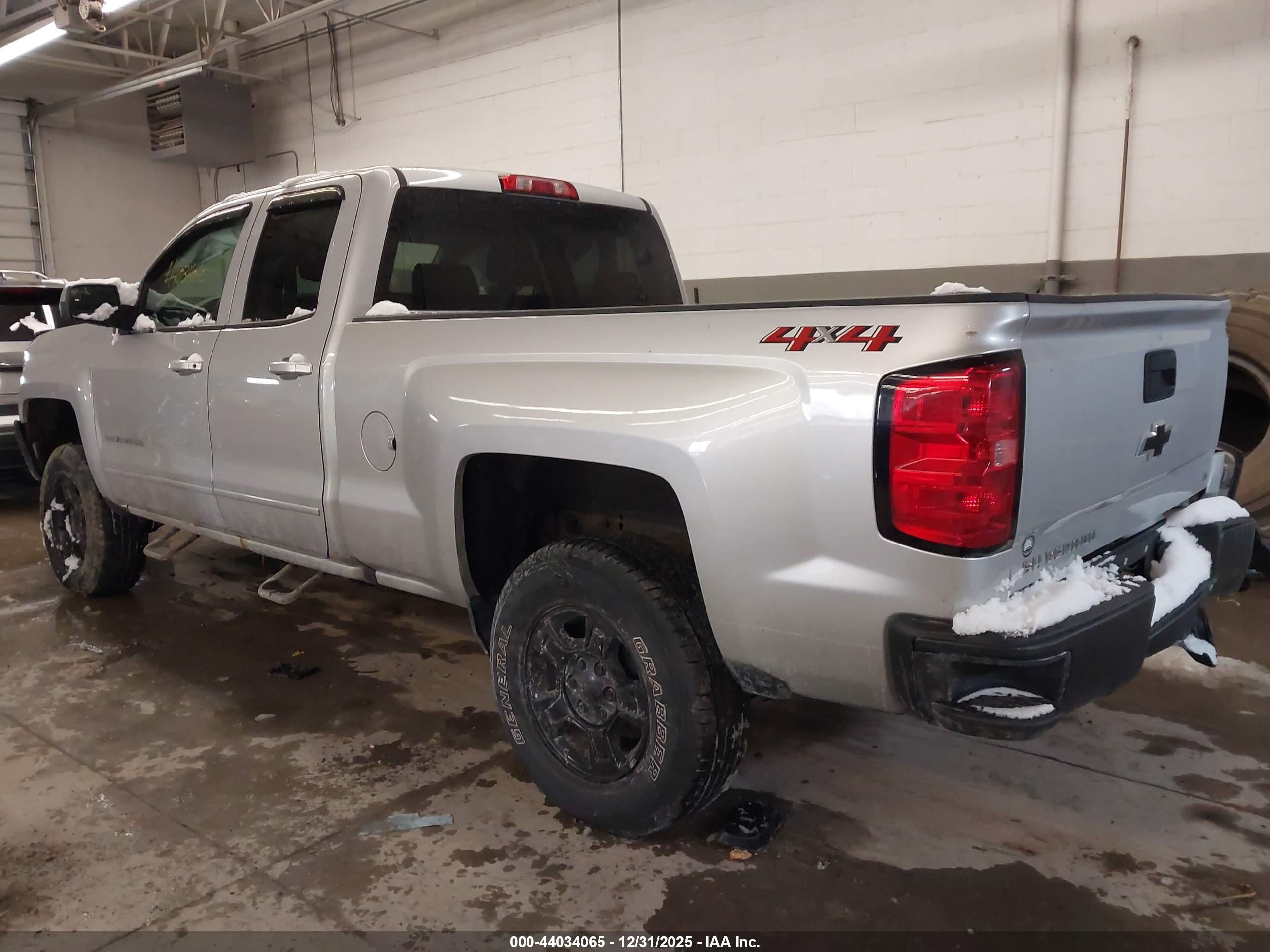 CHEVROLET SILVERADO image 3