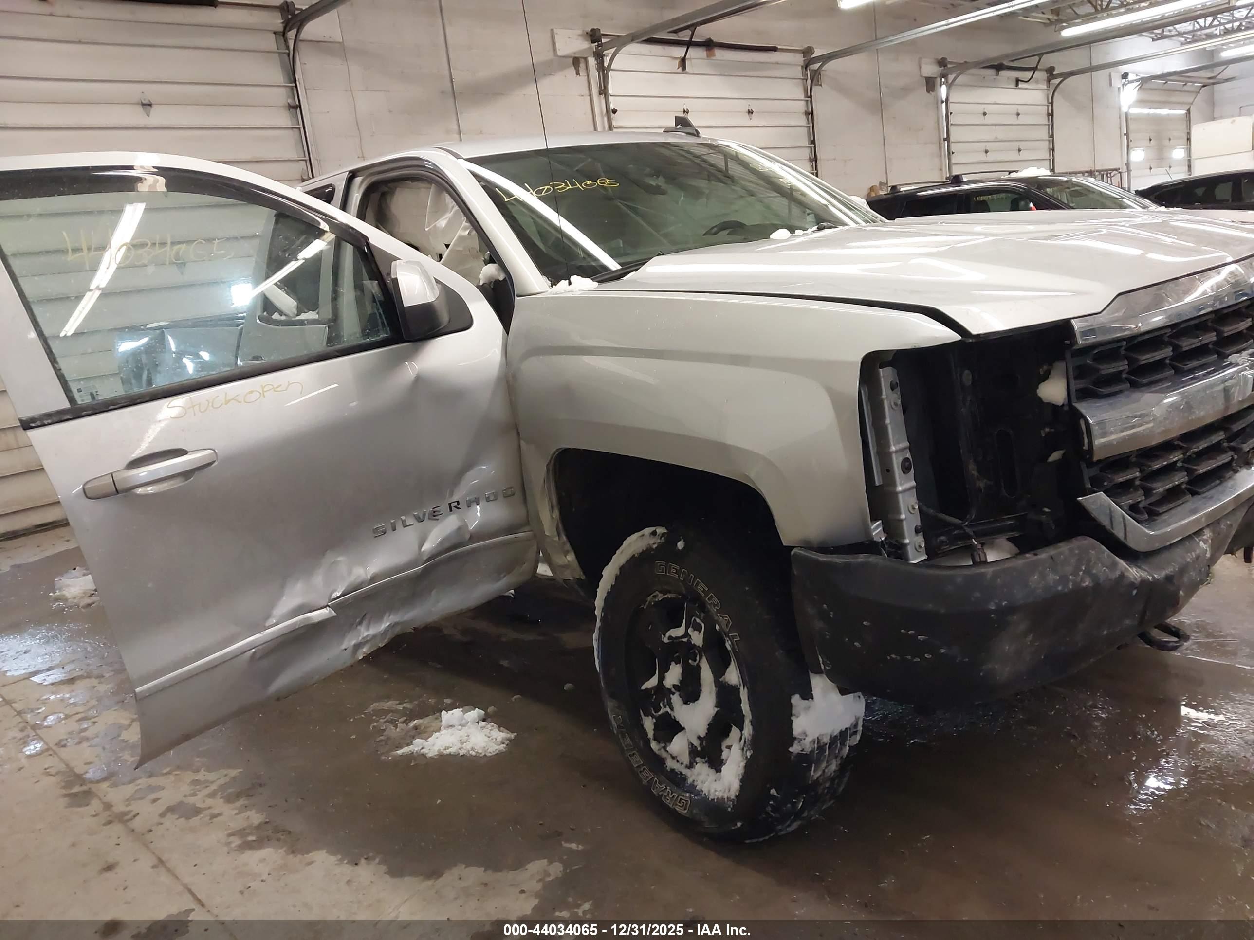 CHEVROLET SILVERADO image 6