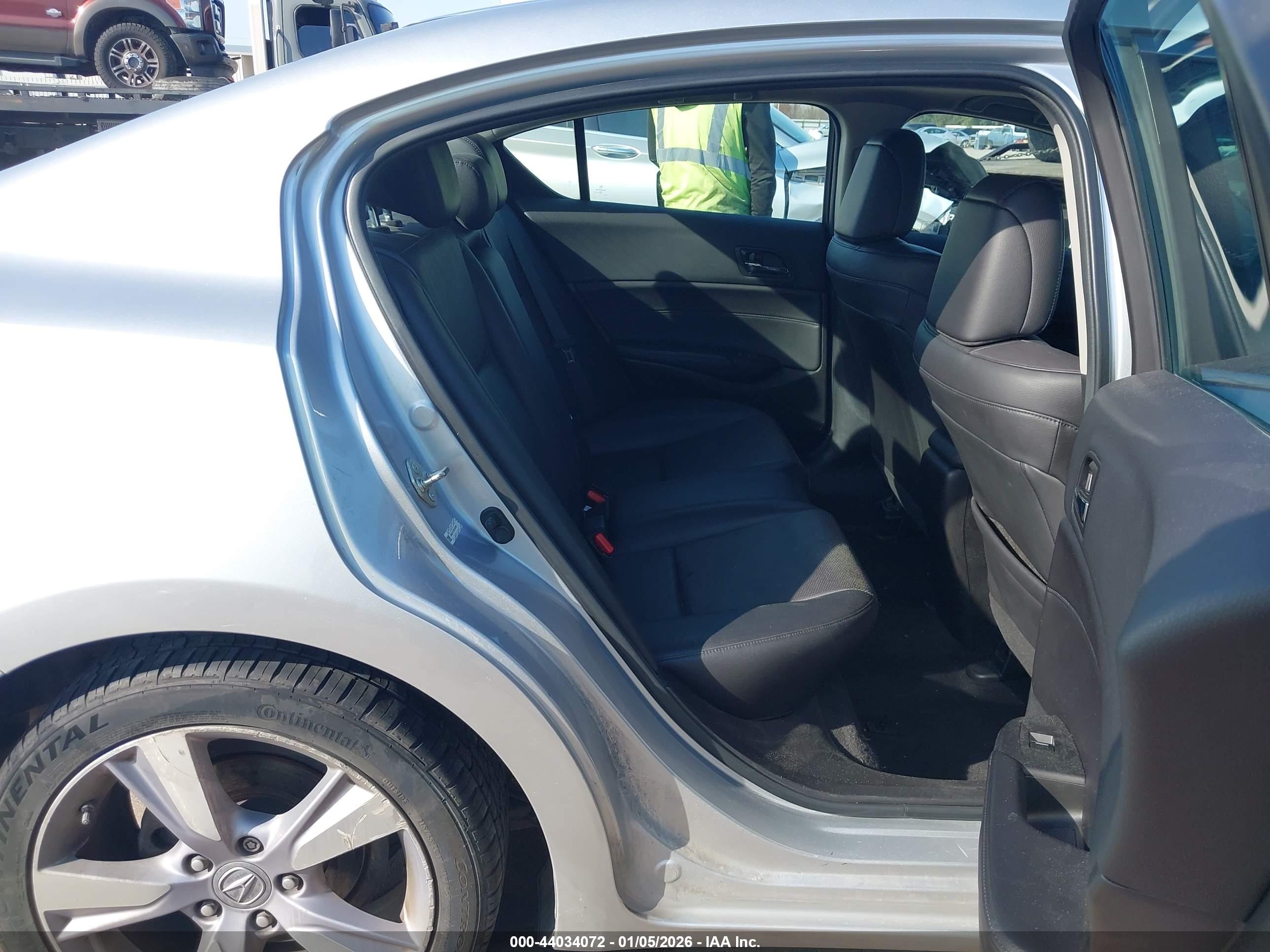 ACURA ILX image 8