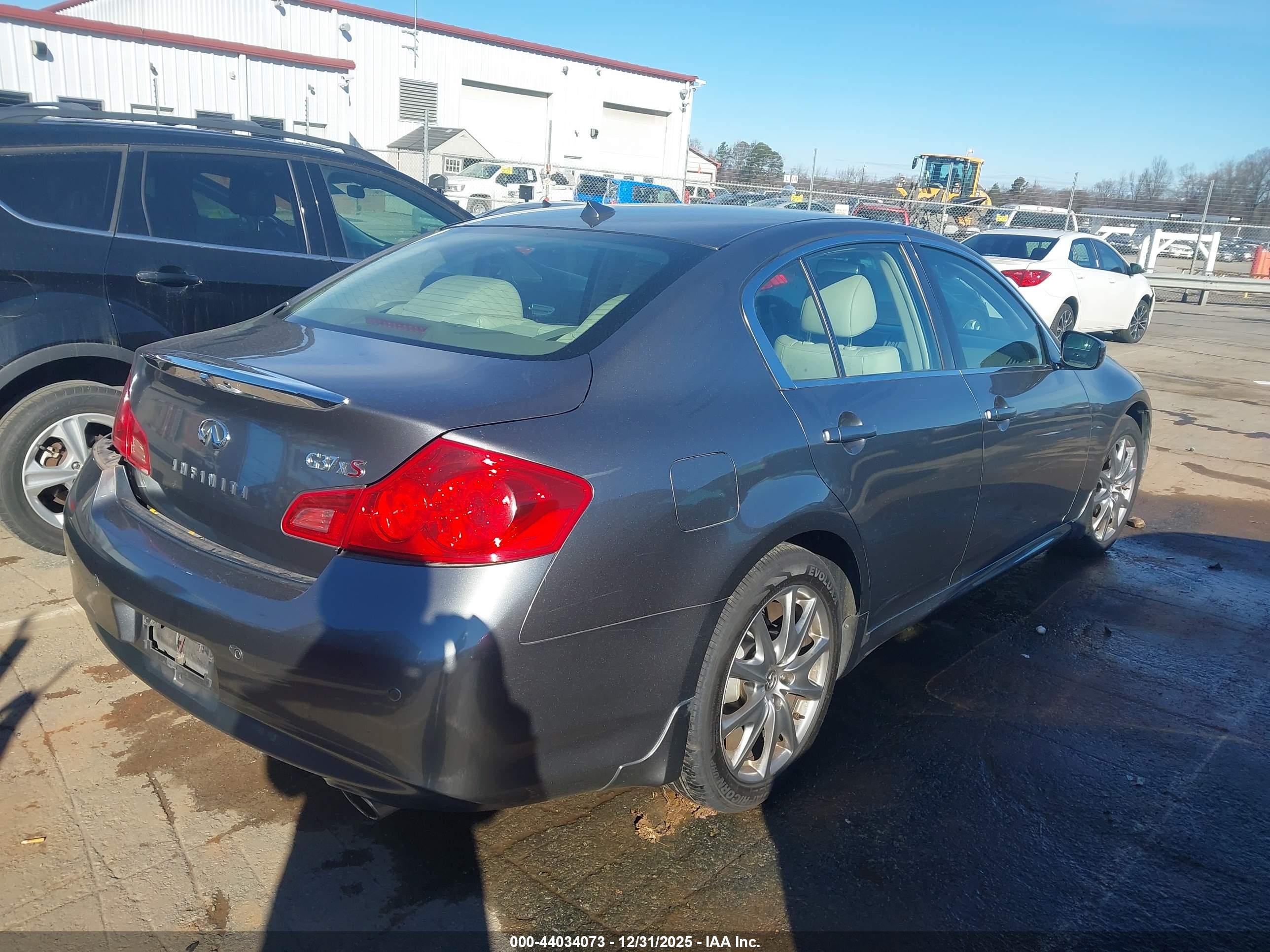 INFINITI G37X image 4