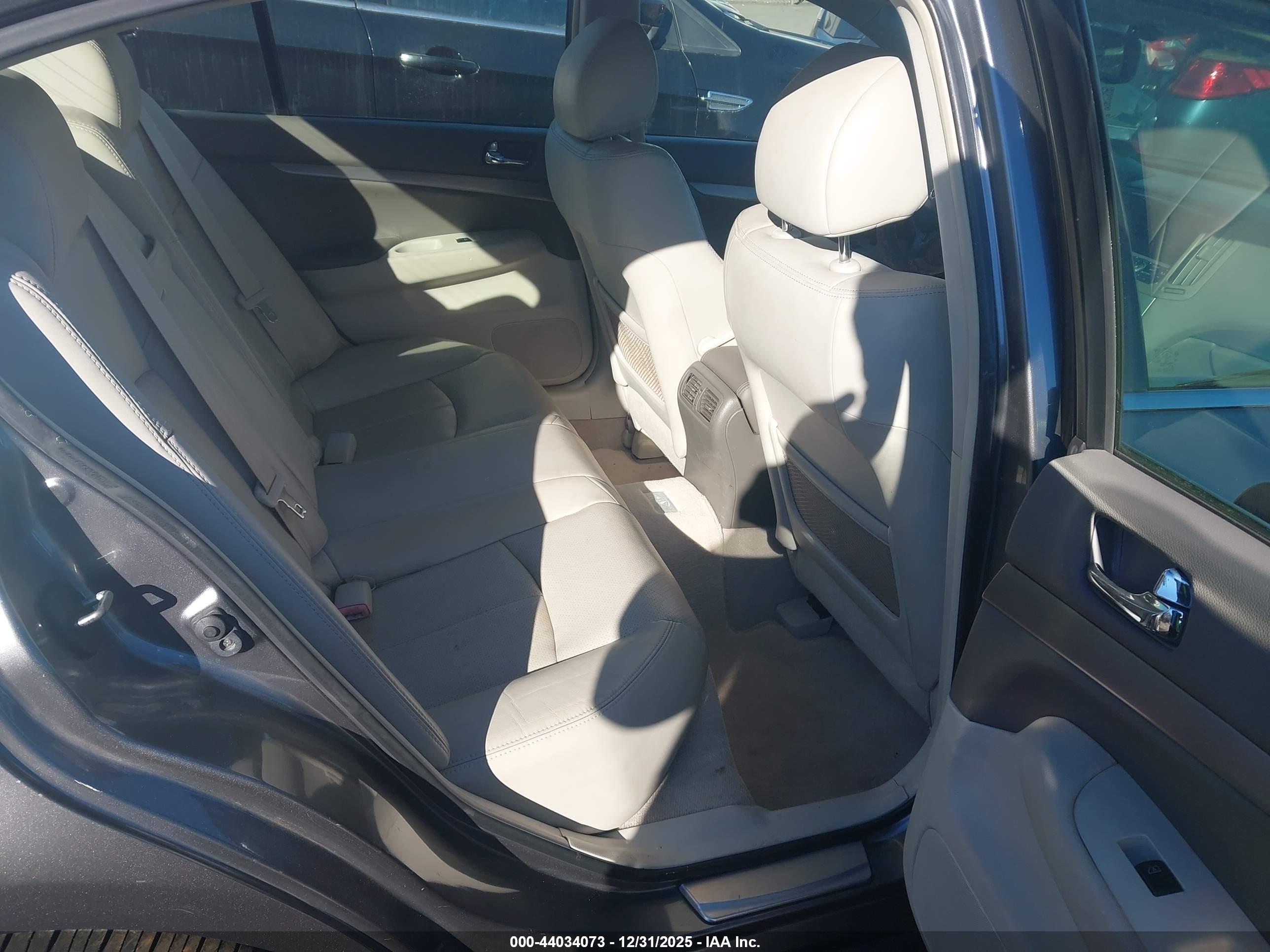 INFINITI G37X image 8