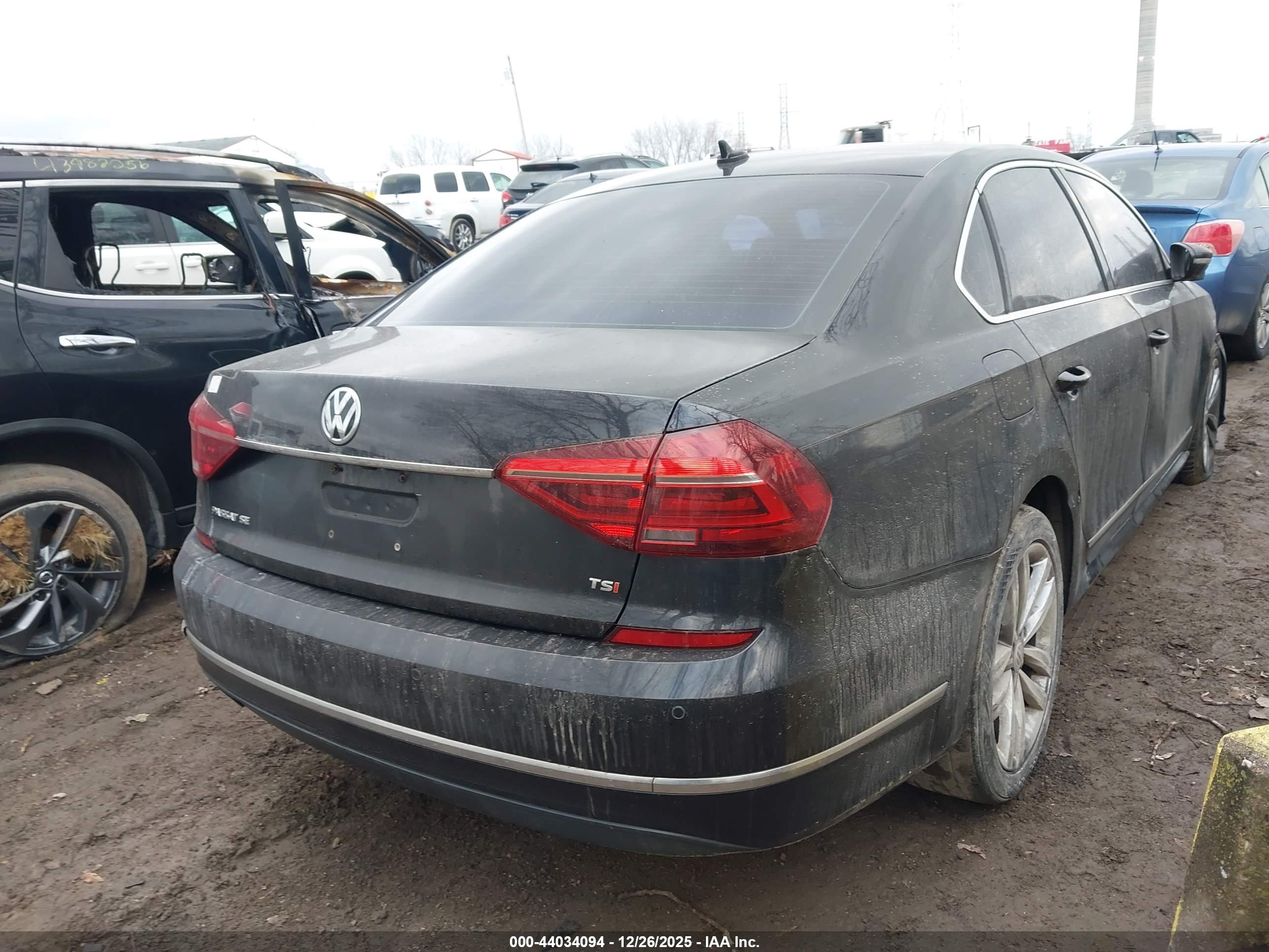 VOLKSWAGEN PASSAT image 4