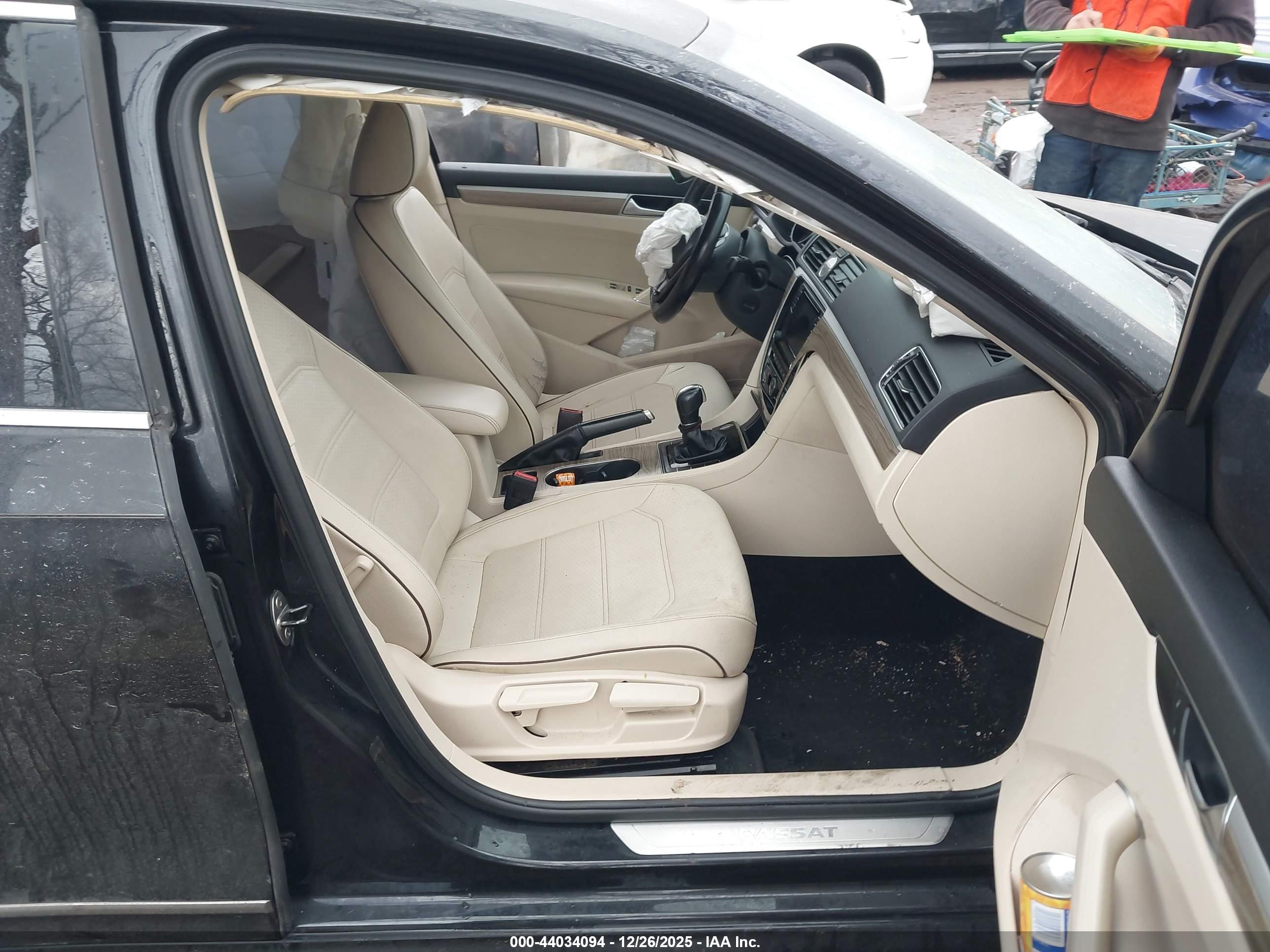 VOLKSWAGEN PASSAT image 5