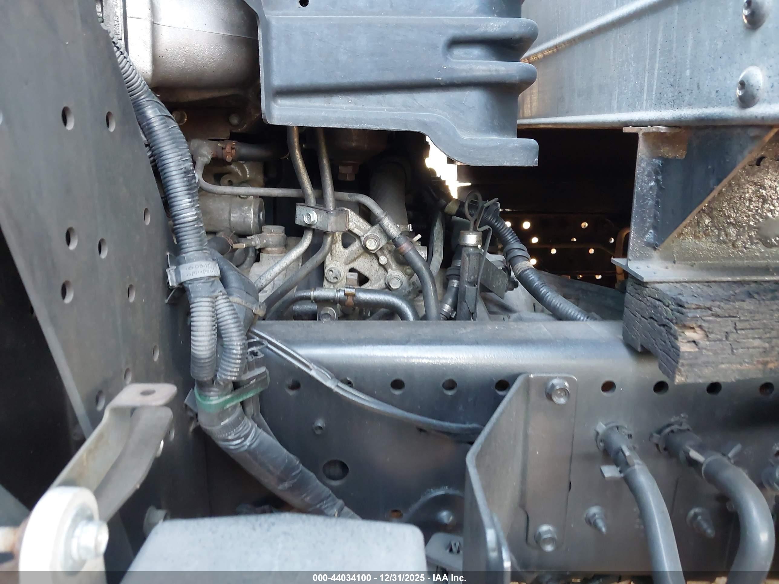 ISUZU NPR image 10