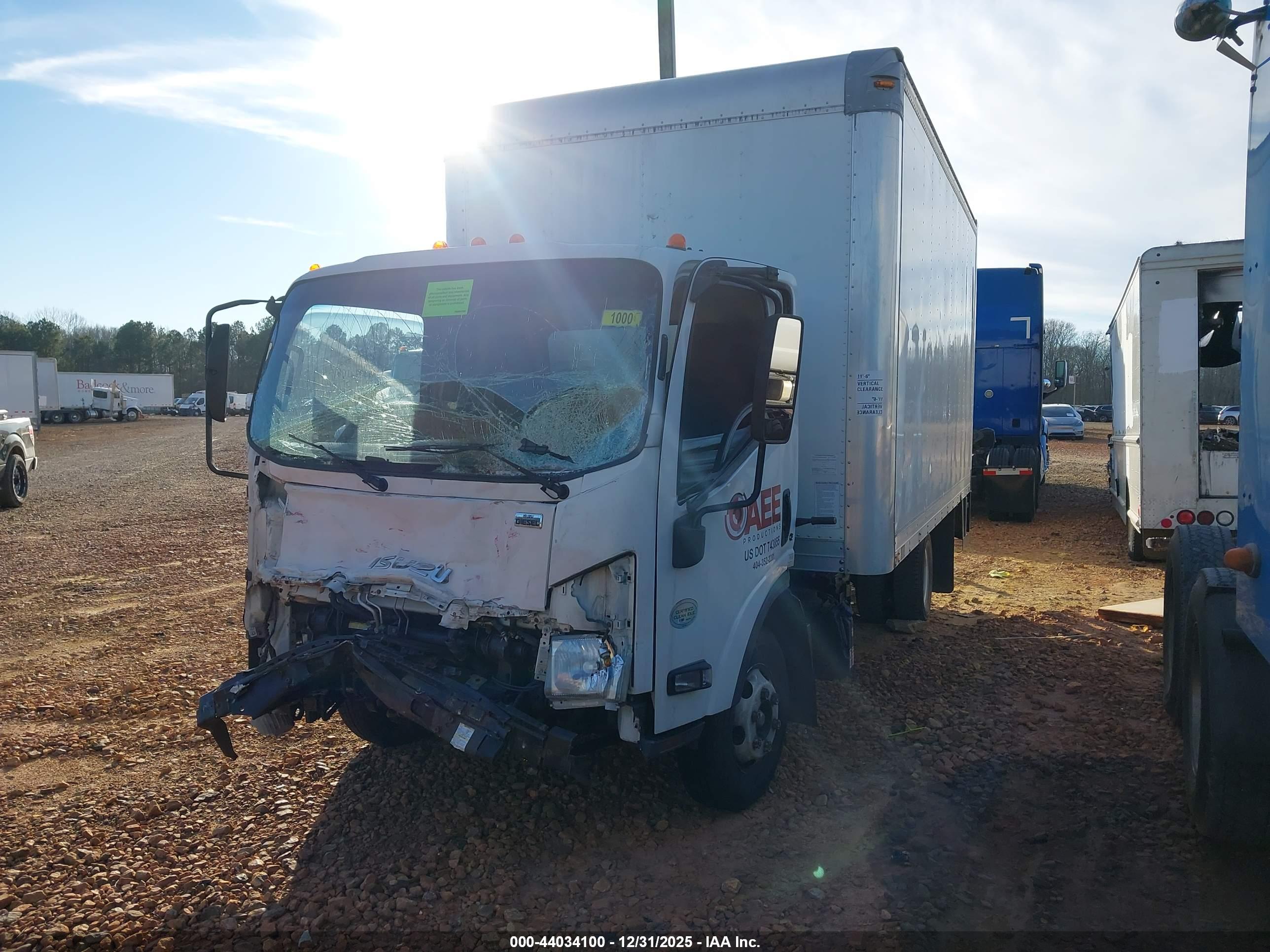 ISUZU NPR image 2