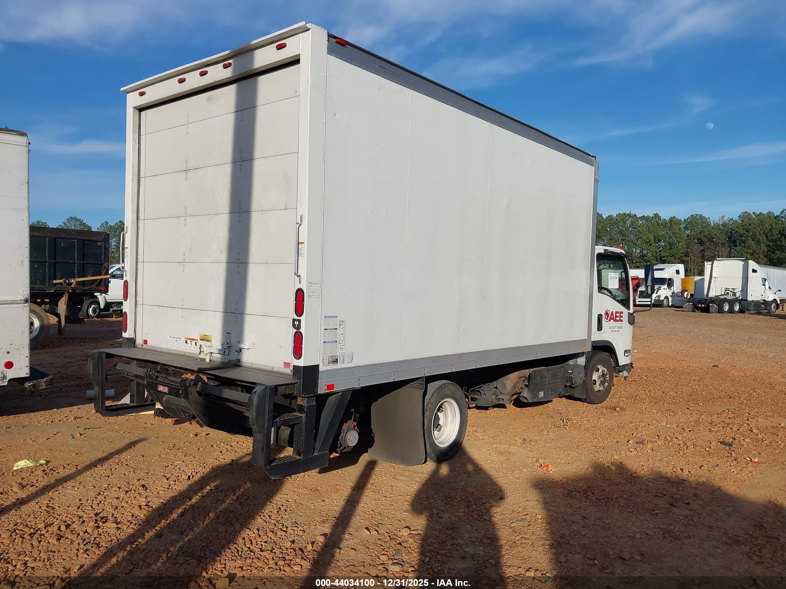 ISUZU NPR image 4