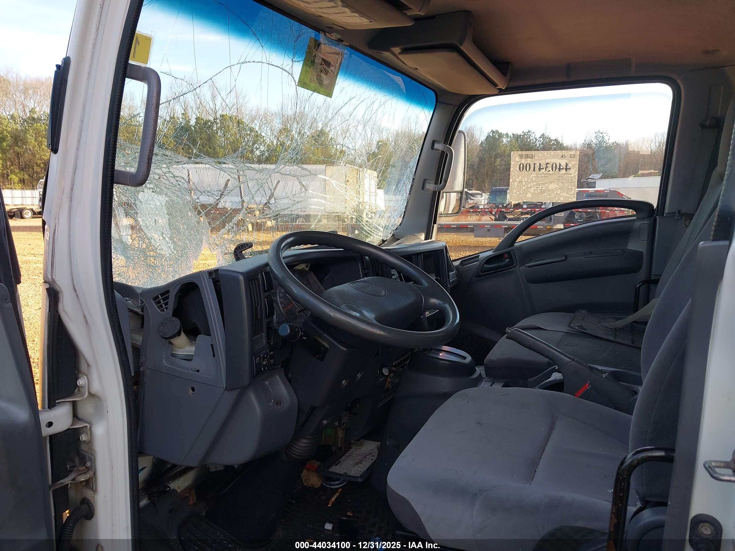 ISUZU NPR image 7