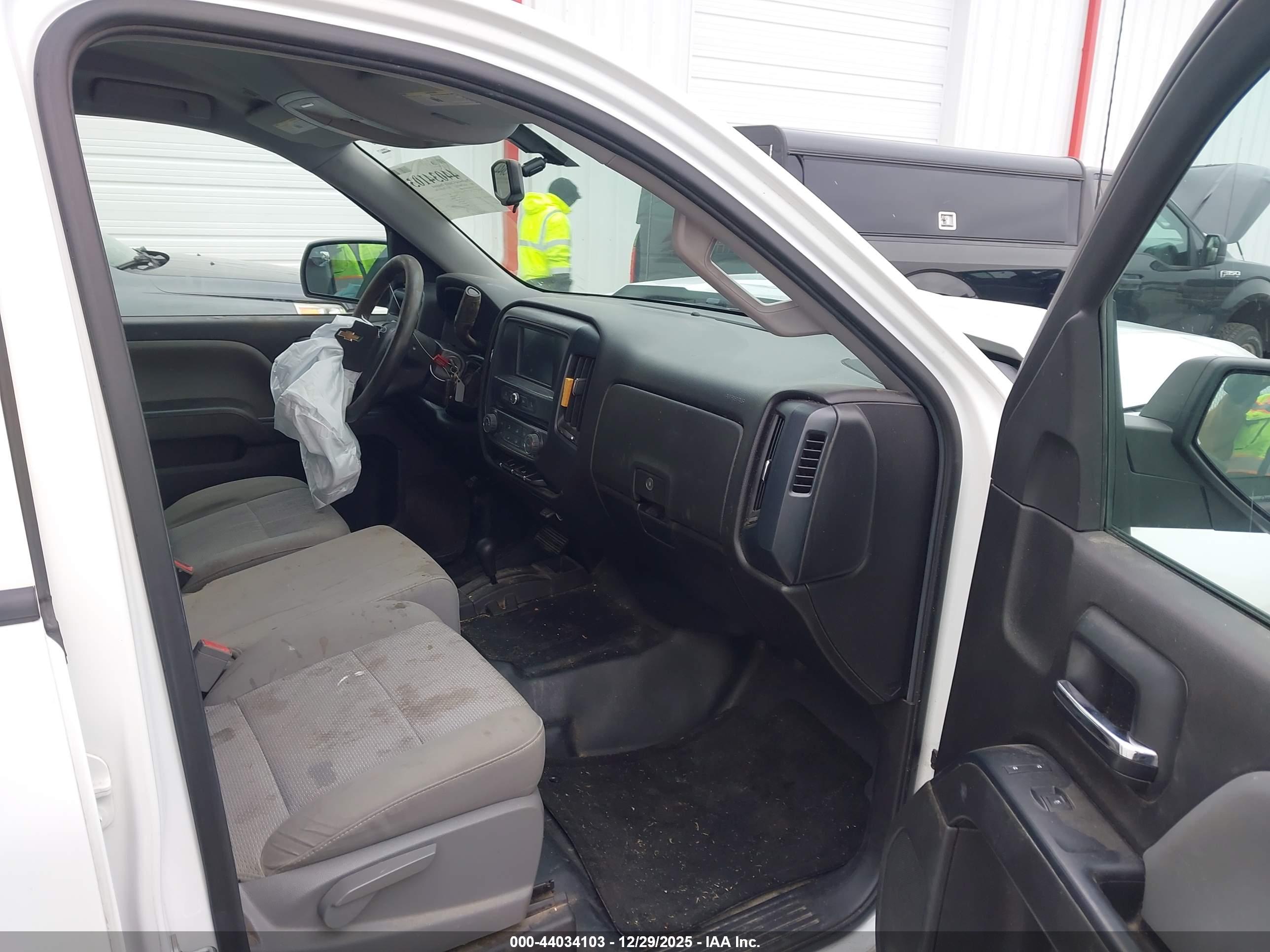 CHEVROLET SILVERADO image 5