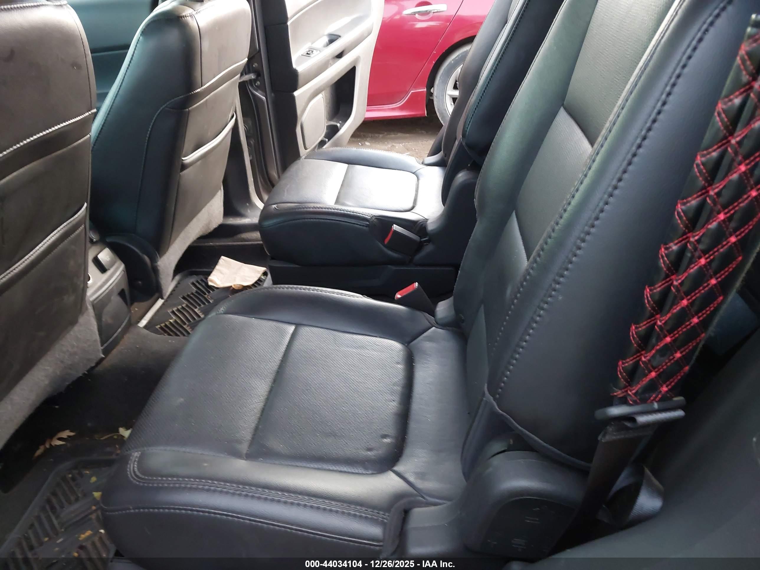 FORD EXPLORER image 8