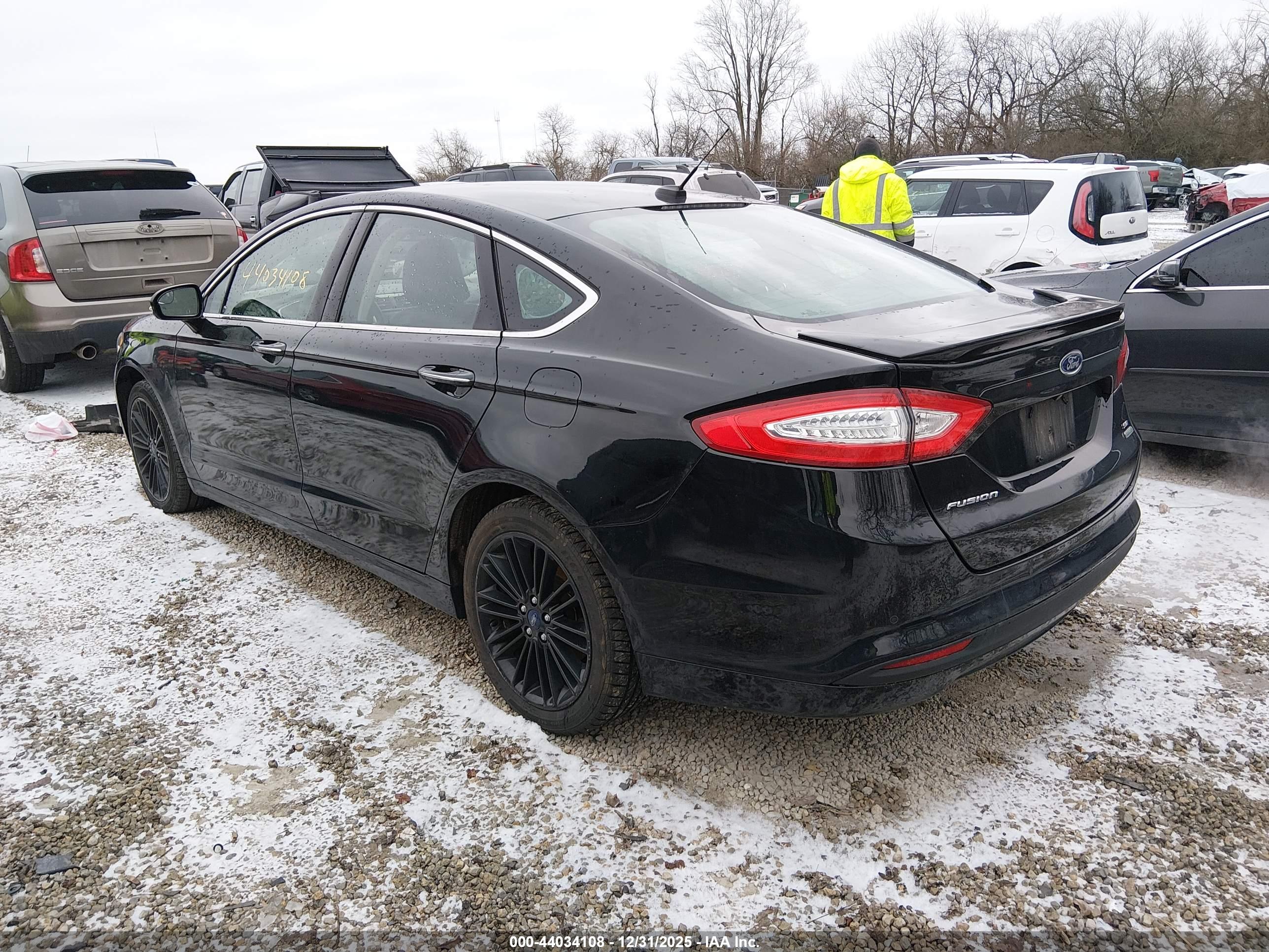 FORD FUSION image 3