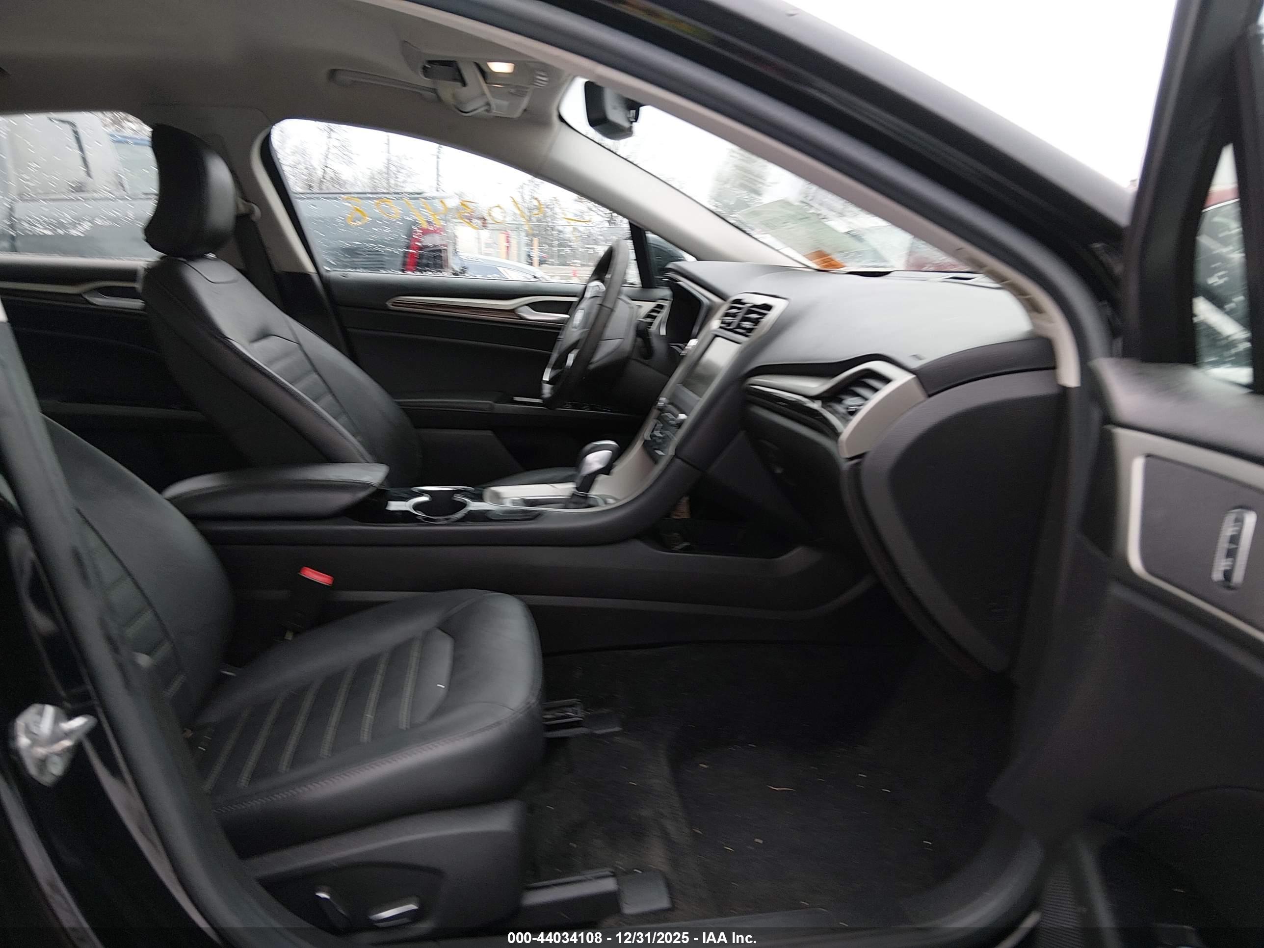 FORD FUSION image 5